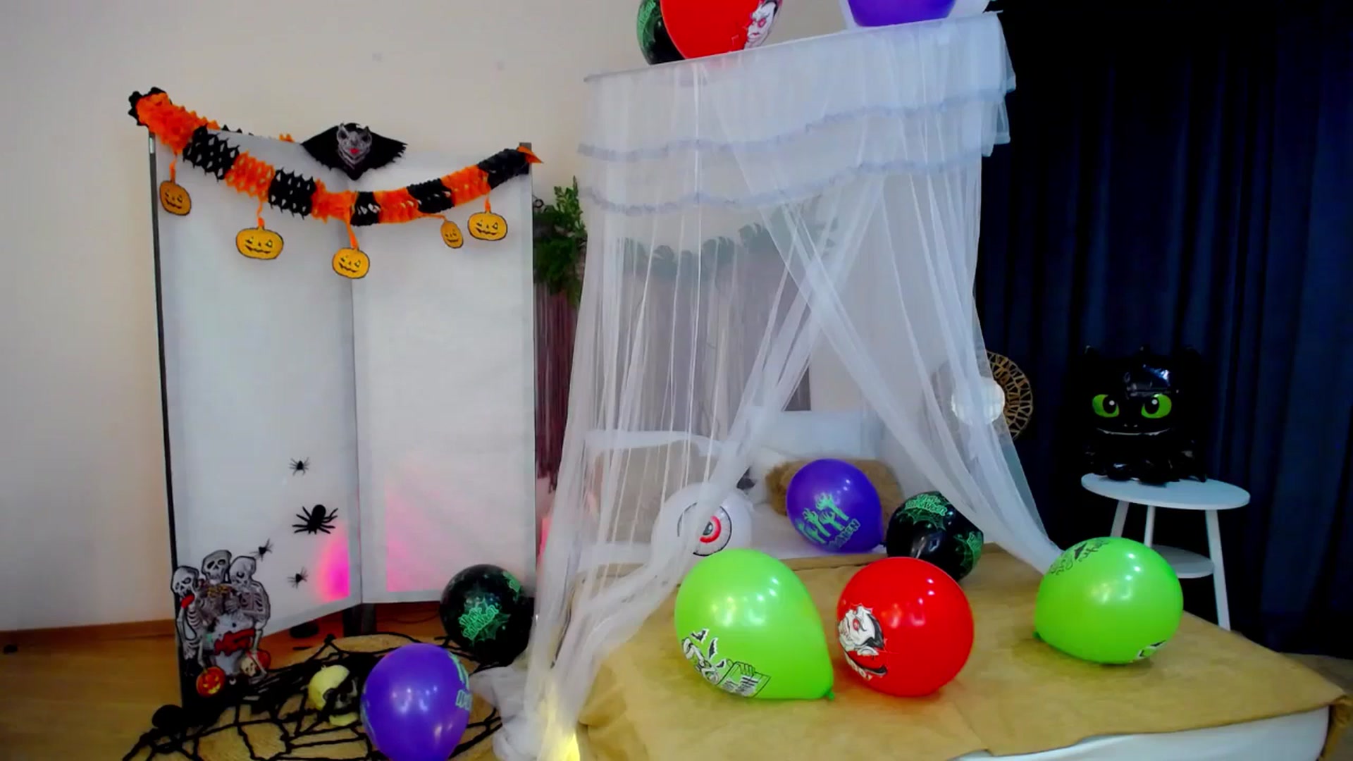 Gallery image thumbnail from AdmireMyEyes's myfreecams stream on, 10/25/2024, 21:38 image 15 of 20
