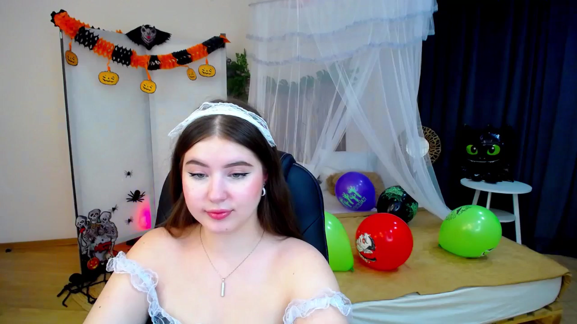 Gallery image thumbnail from AdmireMyEyes's myfreecams stream on, 10/25/2024, 21:38 image 17 of 20