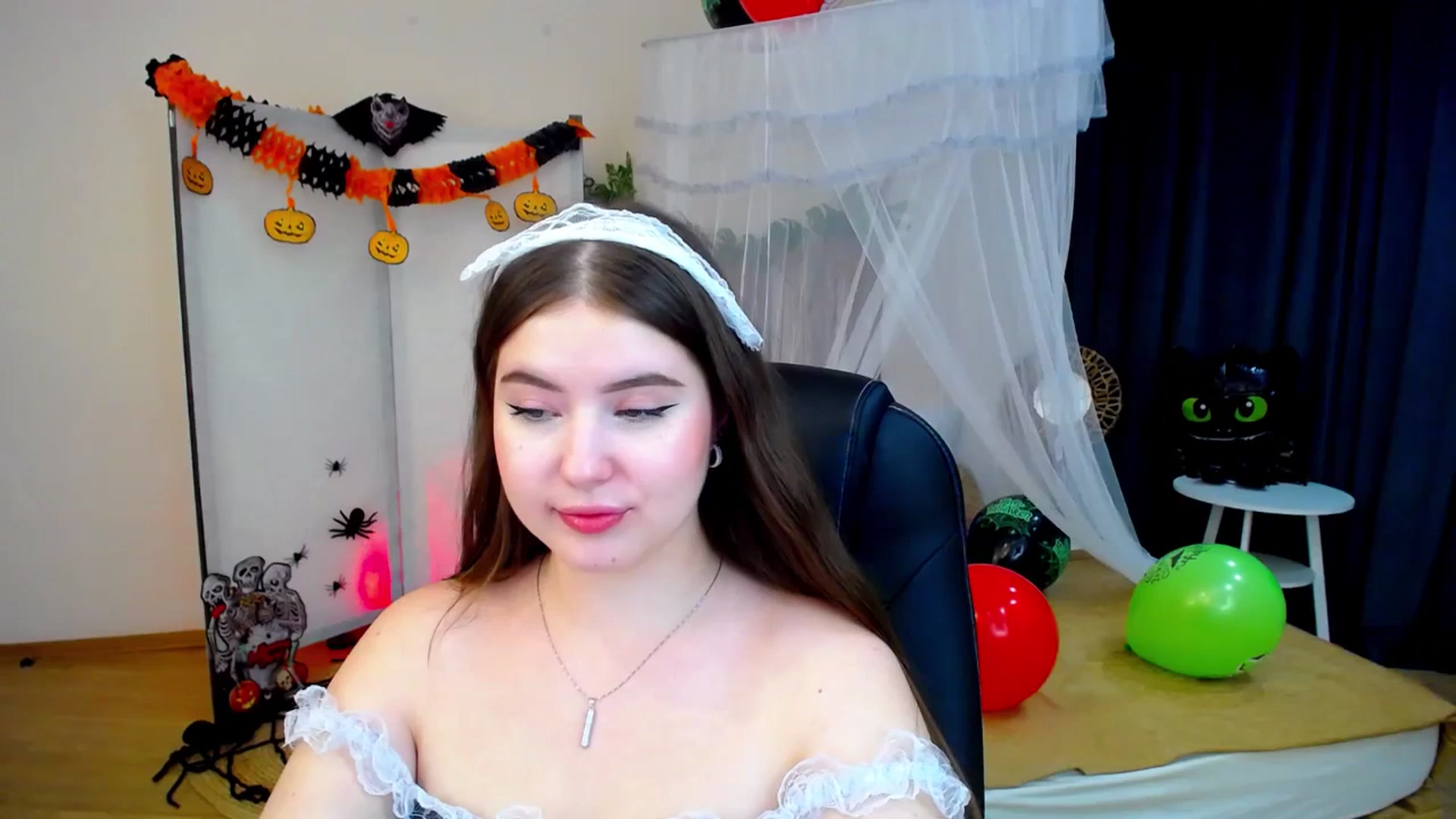 Gallery image thumbnail from AdmireMyEyes's myfreecams stream on, 10/25/2024, 23:20 image 3 of 20