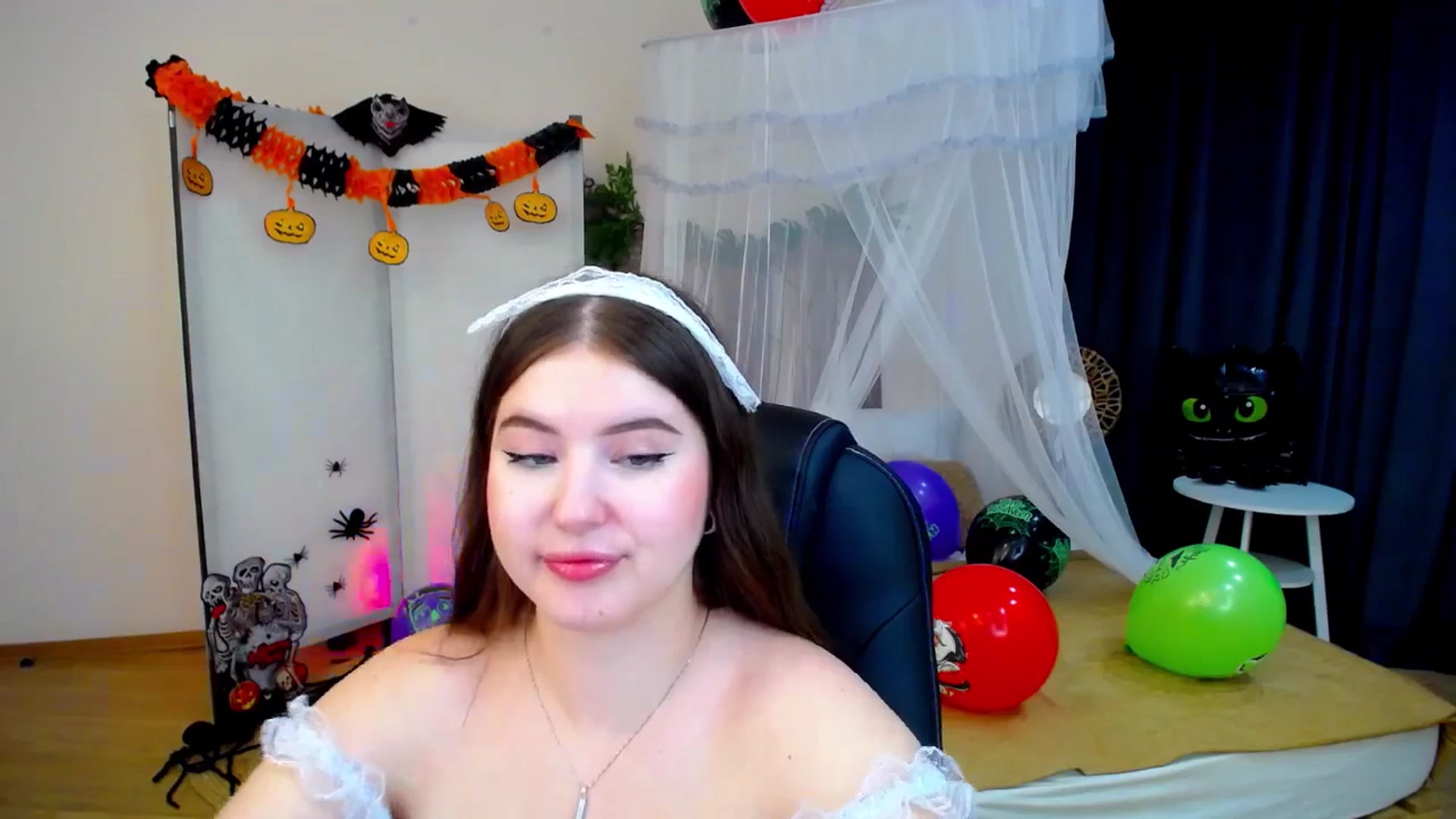 Gallery image thumbnail from AdmireMyEyes's myfreecams stream on, 10/25/2024, 23:20 image 5 of 20
