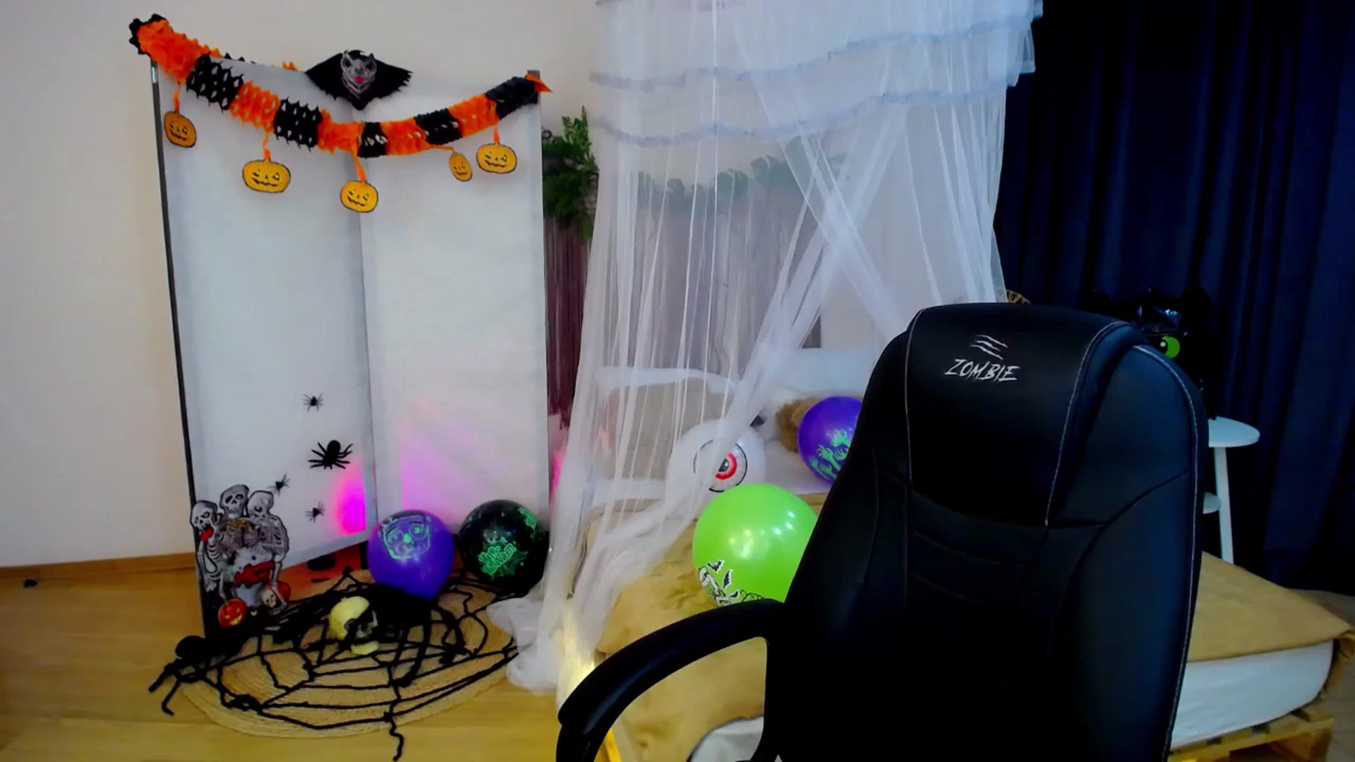 Gallery image thumbnail from AdmireMyEyes's myfreecams stream on, 10/25/2024, 23:20 image 17 of 20