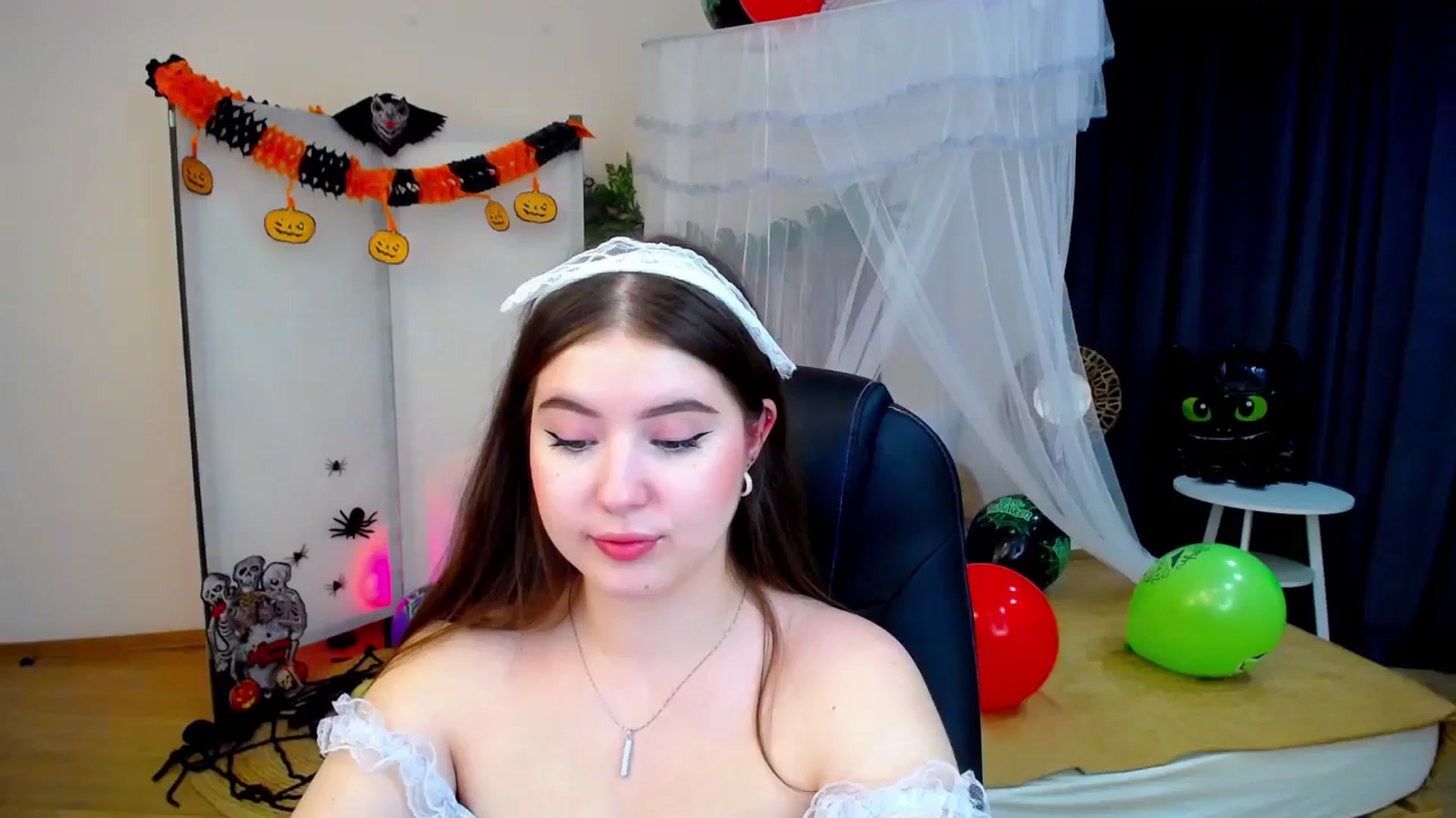 Gallery image thumbnail from AdmireMyEyes's myfreecams stream on, 10/25/2024, 23:20 image 1 of 20