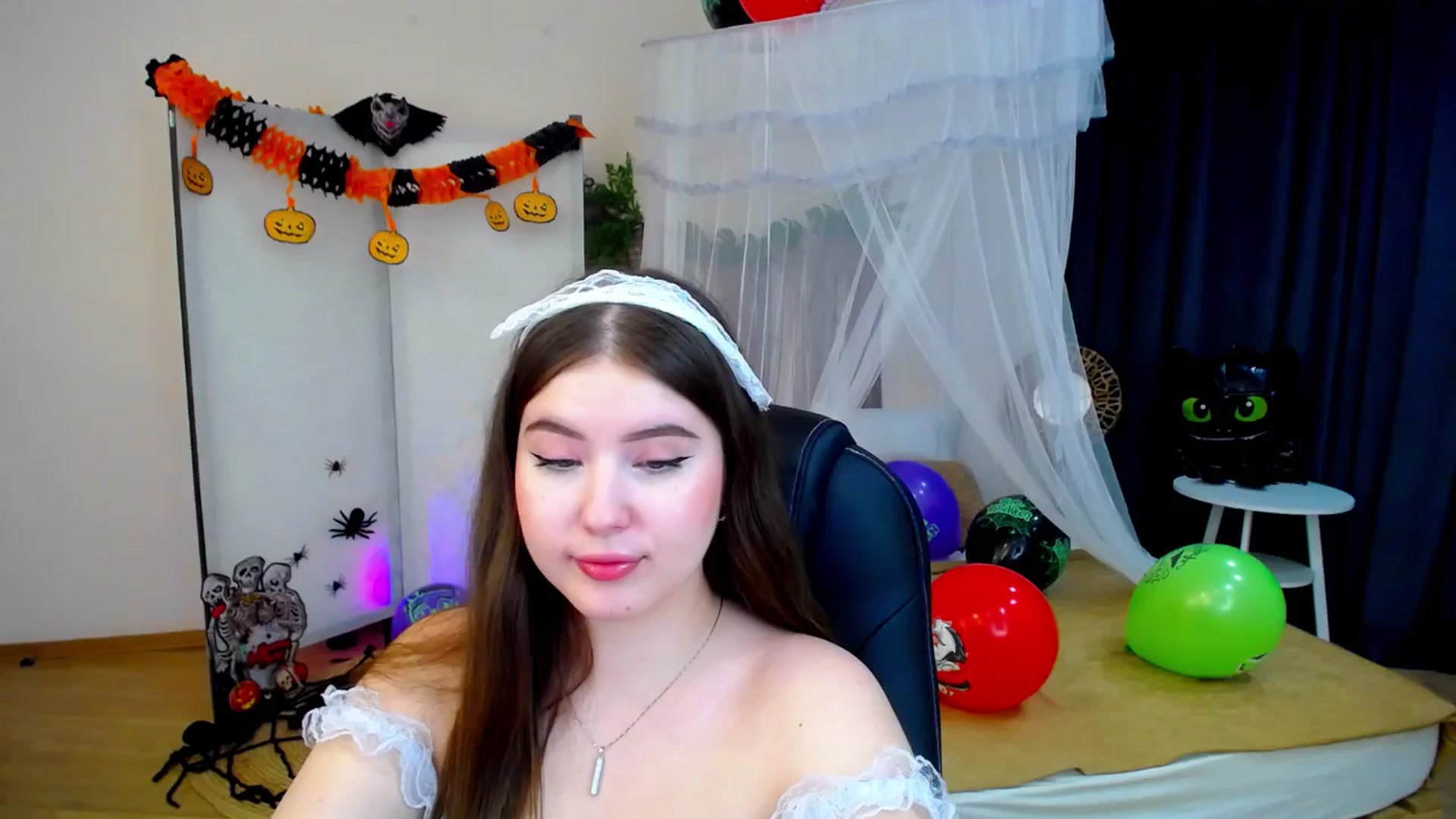 Gallery image thumbnail from AdmireMyEyes's myfreecams stream on, 10/25/2024, 23:20 image 8 of 20
