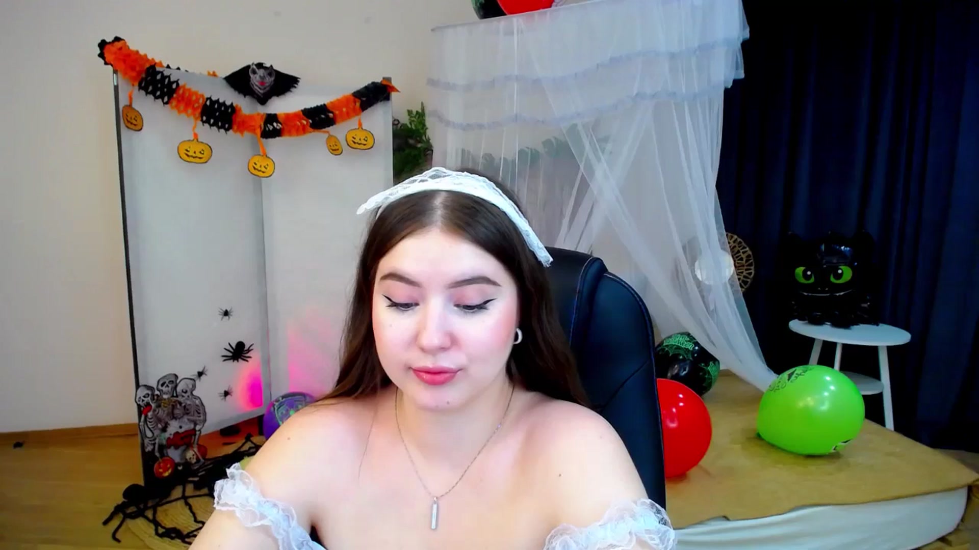 Gallery image thumbnail from AdmireMyEyes's myfreecams stream on, 10/25/2024, 23:20 image 4 of 20