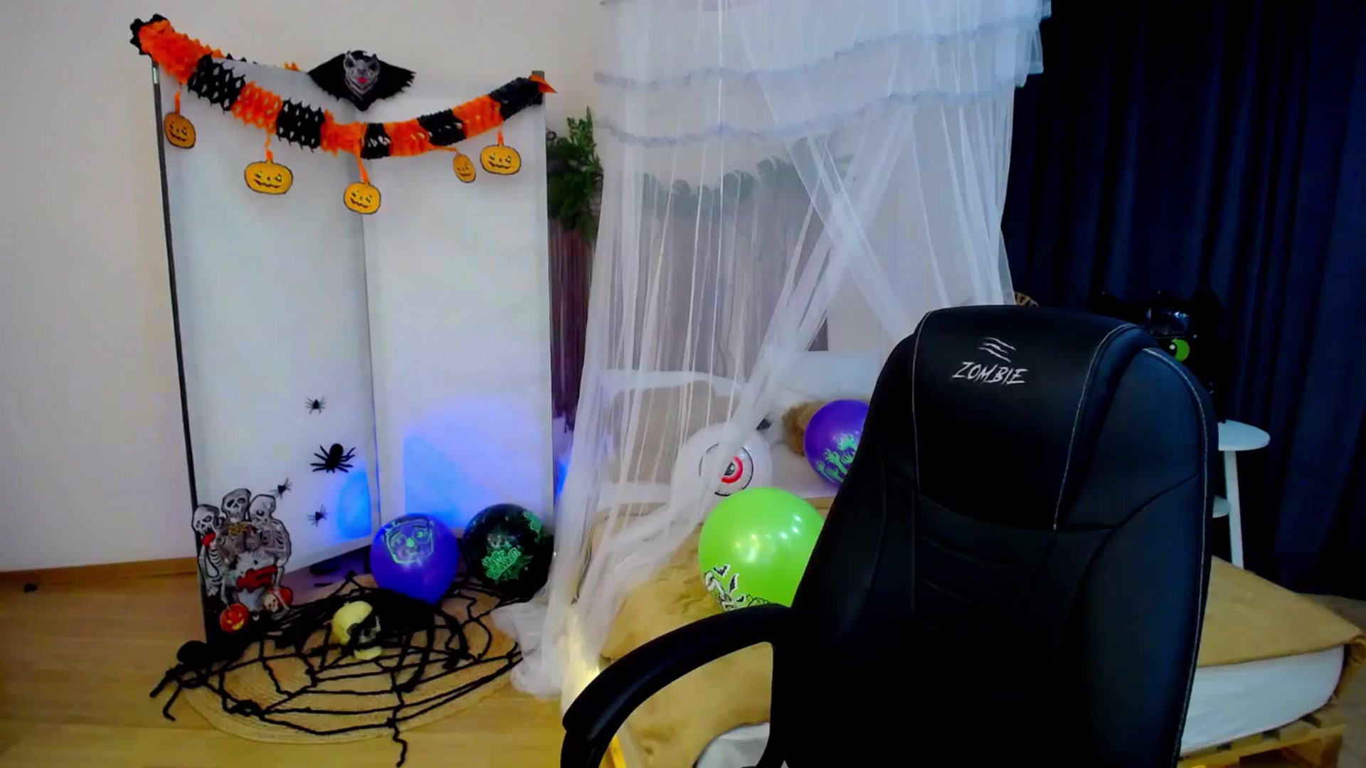 Gallery image thumbnail from AdmireMyEyes's myfreecams stream on, 10/25/2024, 23:20 image 18 of 20