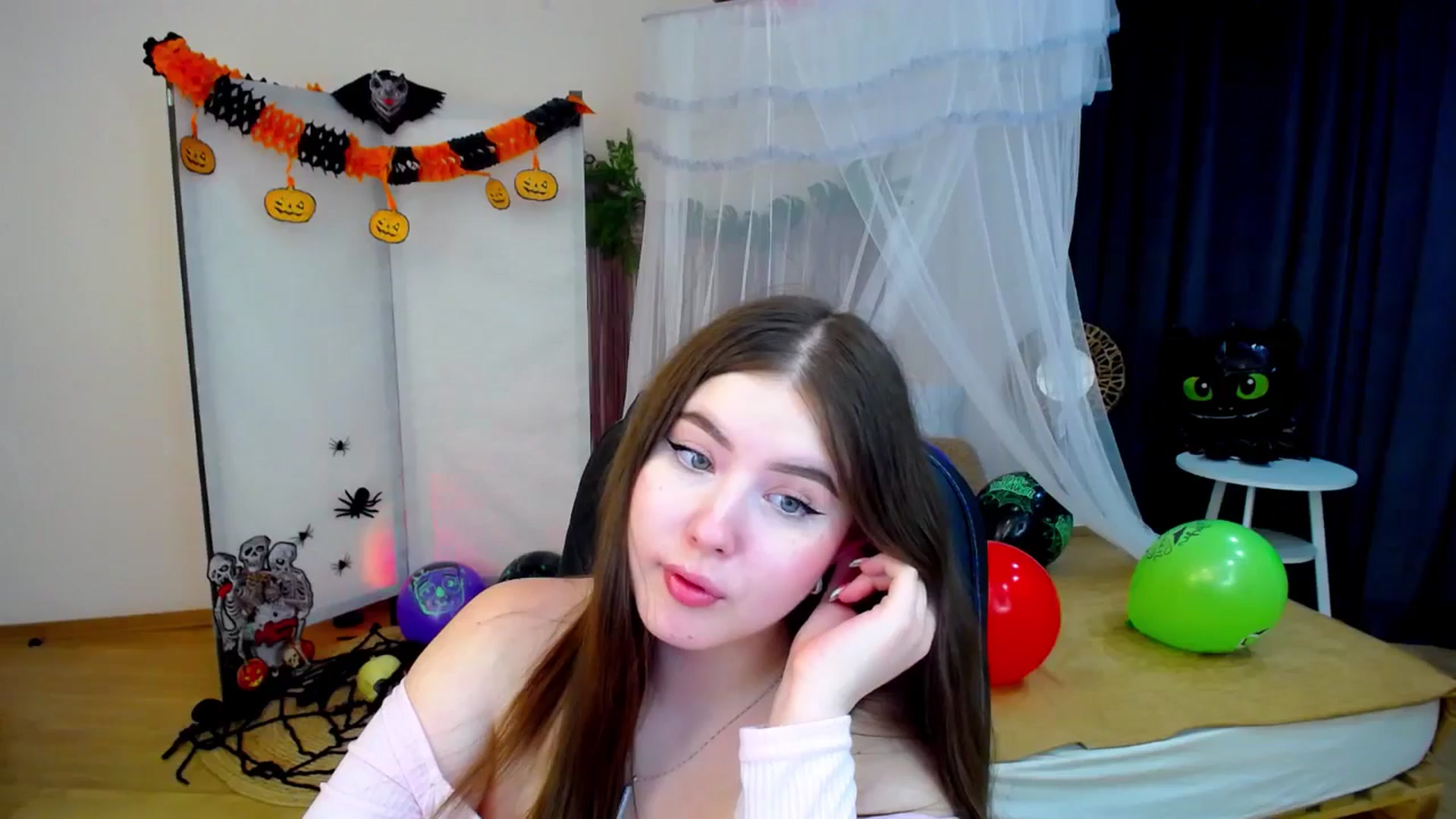 Gallery image thumbnail from AdmireMyEyes's myfreecams stream on, 10/26/2024, 01:03 image 11 of 20