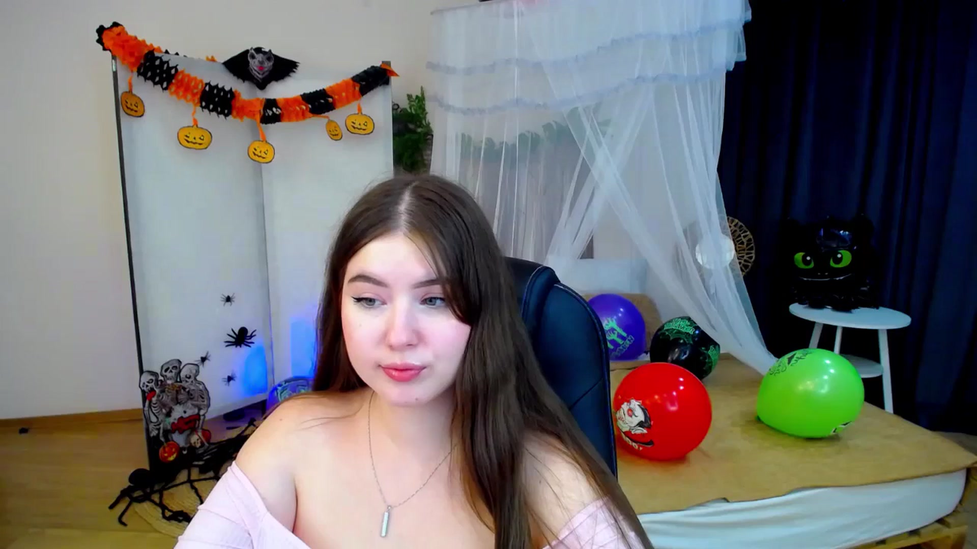Gallery image thumbnail from AdmireMyEyes's myfreecams stream on, 10/26/2024, 01:03 image 4 of 20