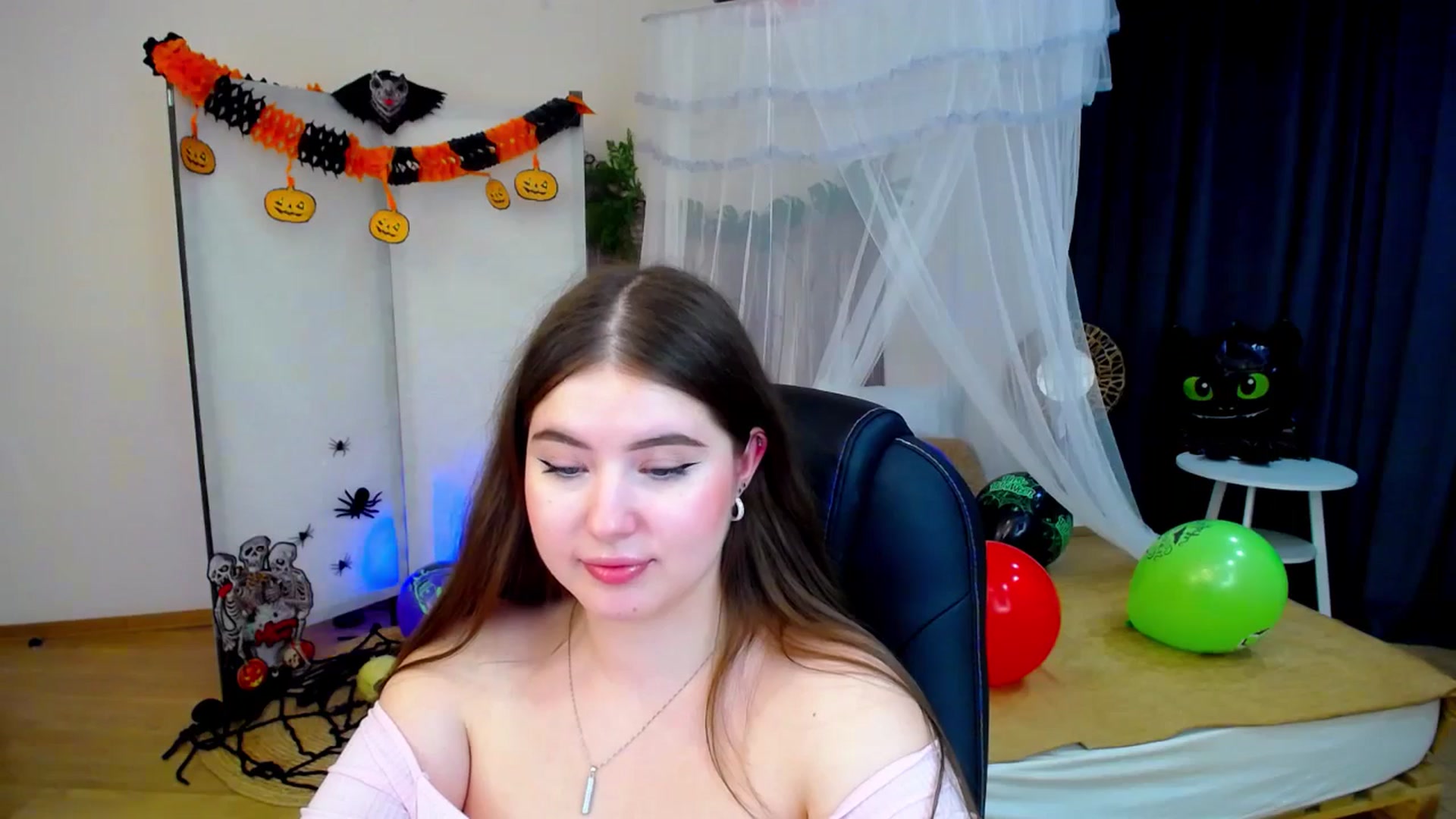 Gallery image thumbnail from AdmireMyEyes's myfreecams stream on, 10/26/2024, 01:03 image 6 of 20