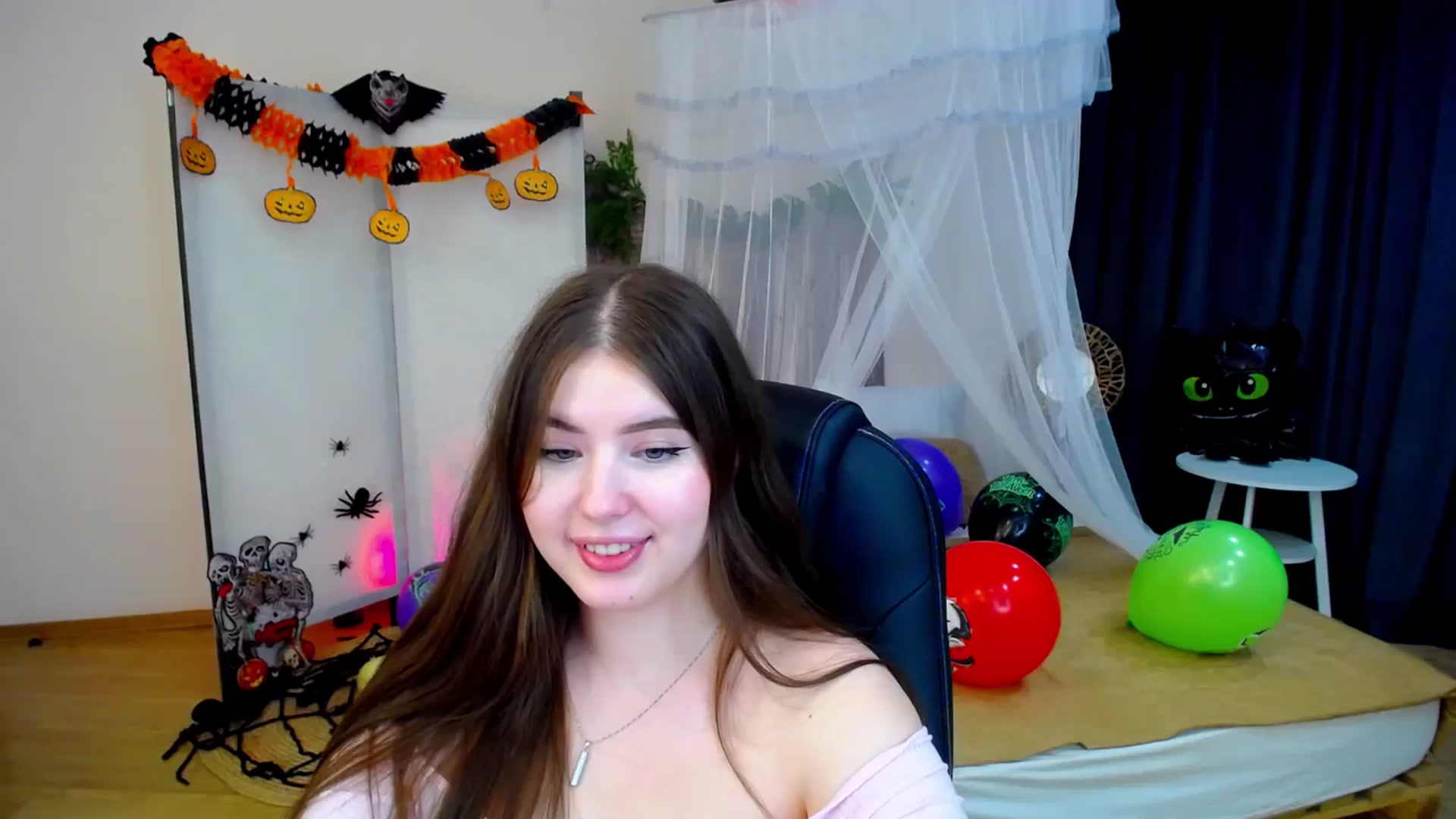 Gallery image thumbnail from AdmireMyEyes's myfreecams stream on, 10/26/2024, 01:03 image 12 of 20