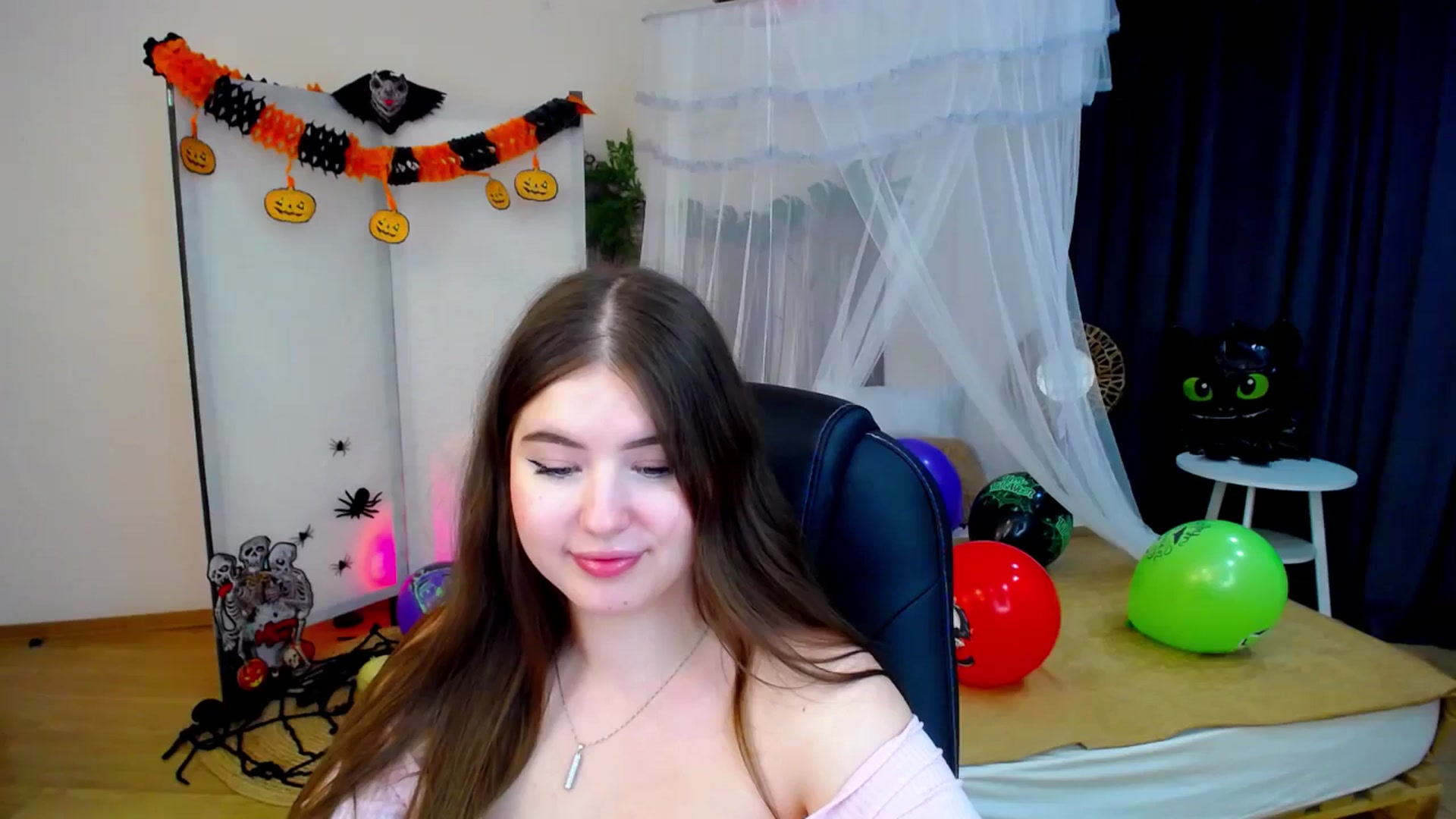 Gallery image thumbnail from AdmireMyEyes's myfreecams stream on, 10/26/2024, 01:03 image 13 of 20