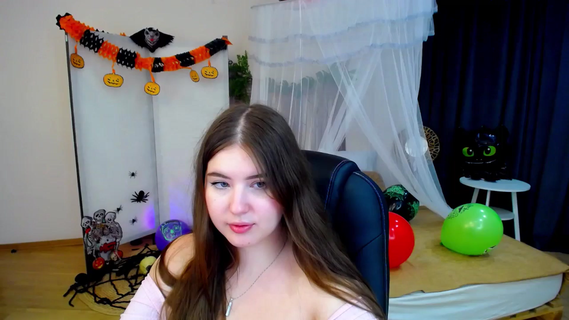 Gallery image thumbnail from AdmireMyEyes's myfreecams stream on, 10/26/2024, 01:03 image 8 of 20