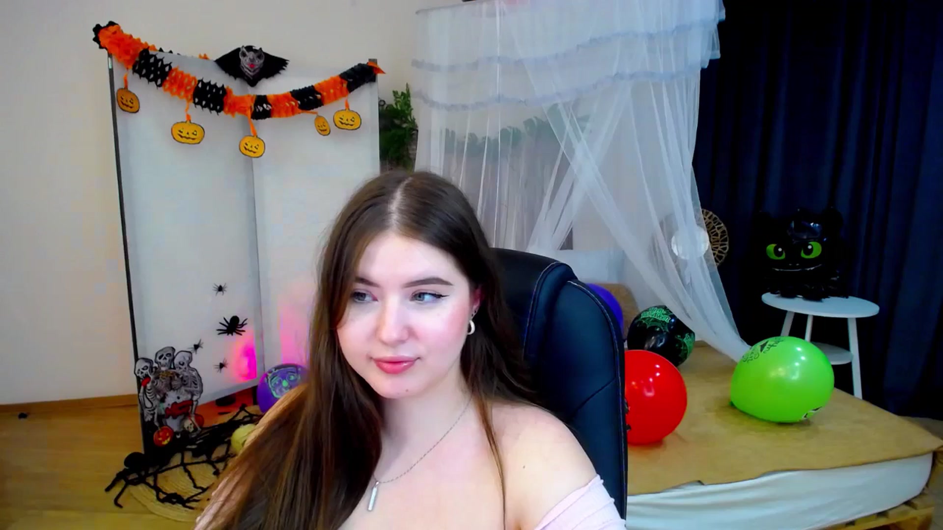 Gallery image thumbnail from AdmireMyEyes's myfreecams stream on, 10/26/2024, 01:03 image 14 of 20