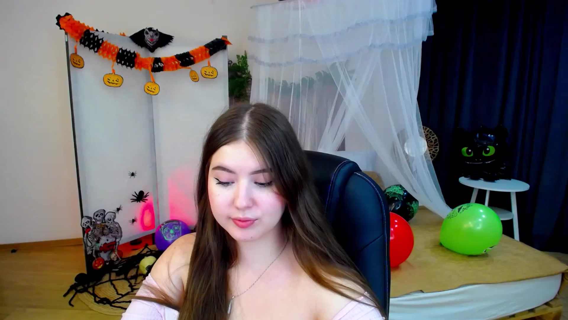 Gallery image thumbnail from AdmireMyEyes's myfreecams stream on, 10/26/2024, 01:03 image 9 of 20