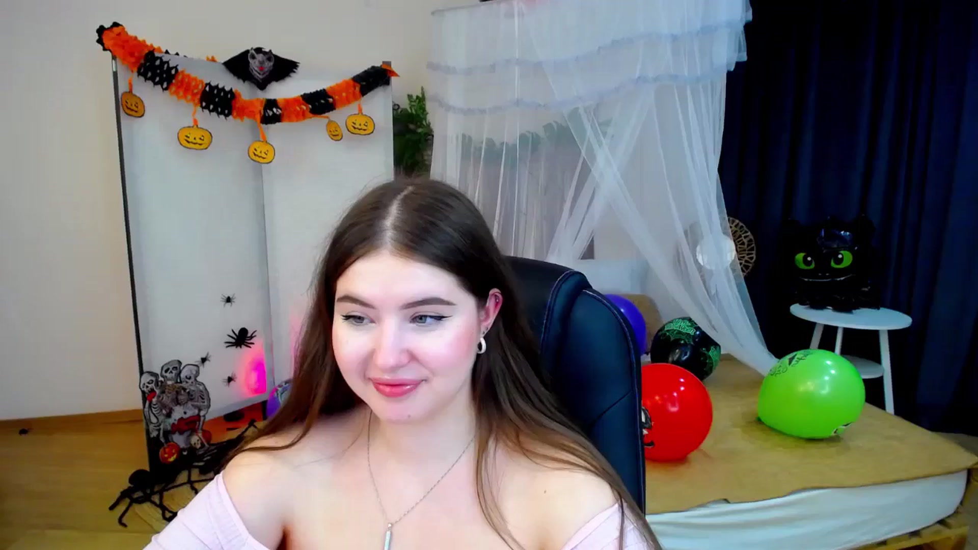 Gallery image thumbnail from AdmireMyEyes's myfreecams stream on, 10/26/2024, 01:03 image 5 of 20