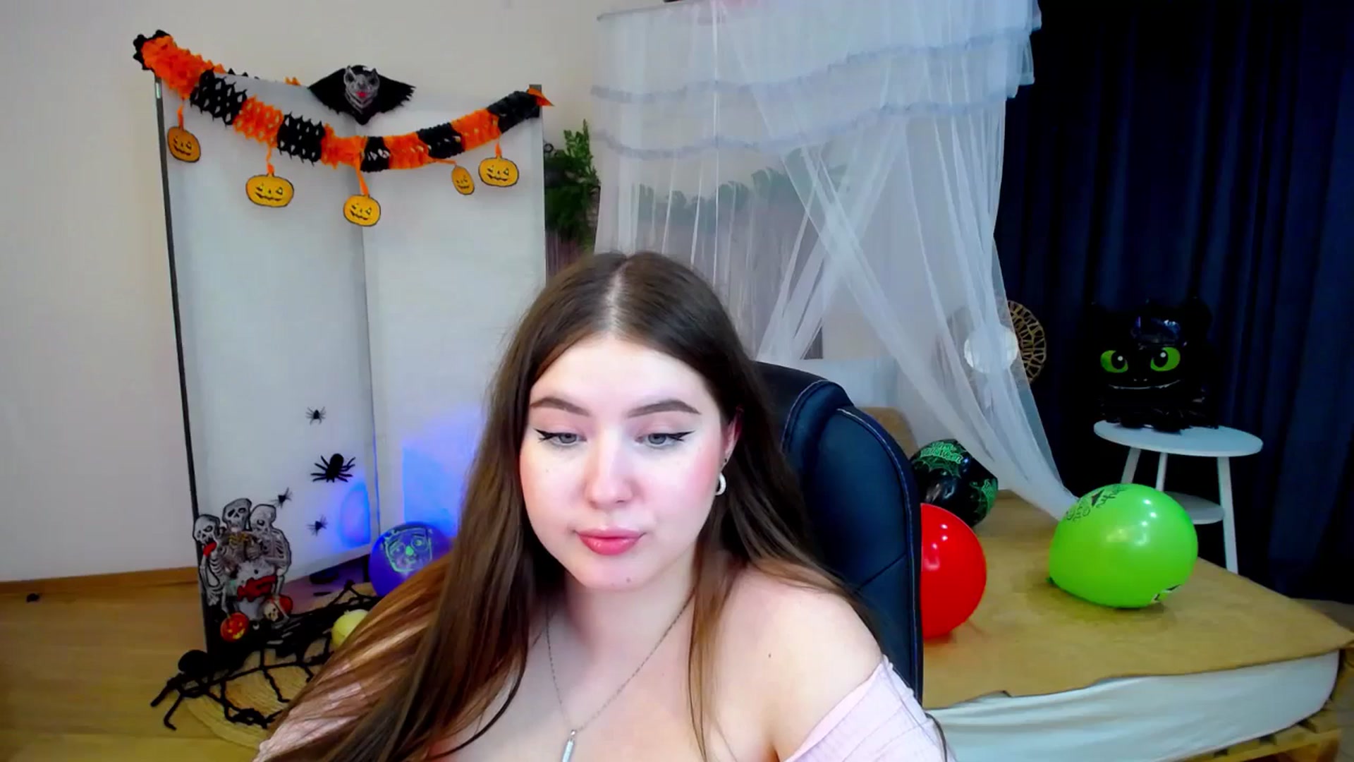 Gallery image thumbnail from AdmireMyEyes's myfreecams stream on, 10/26/2024, 01:03 image 7 of 20