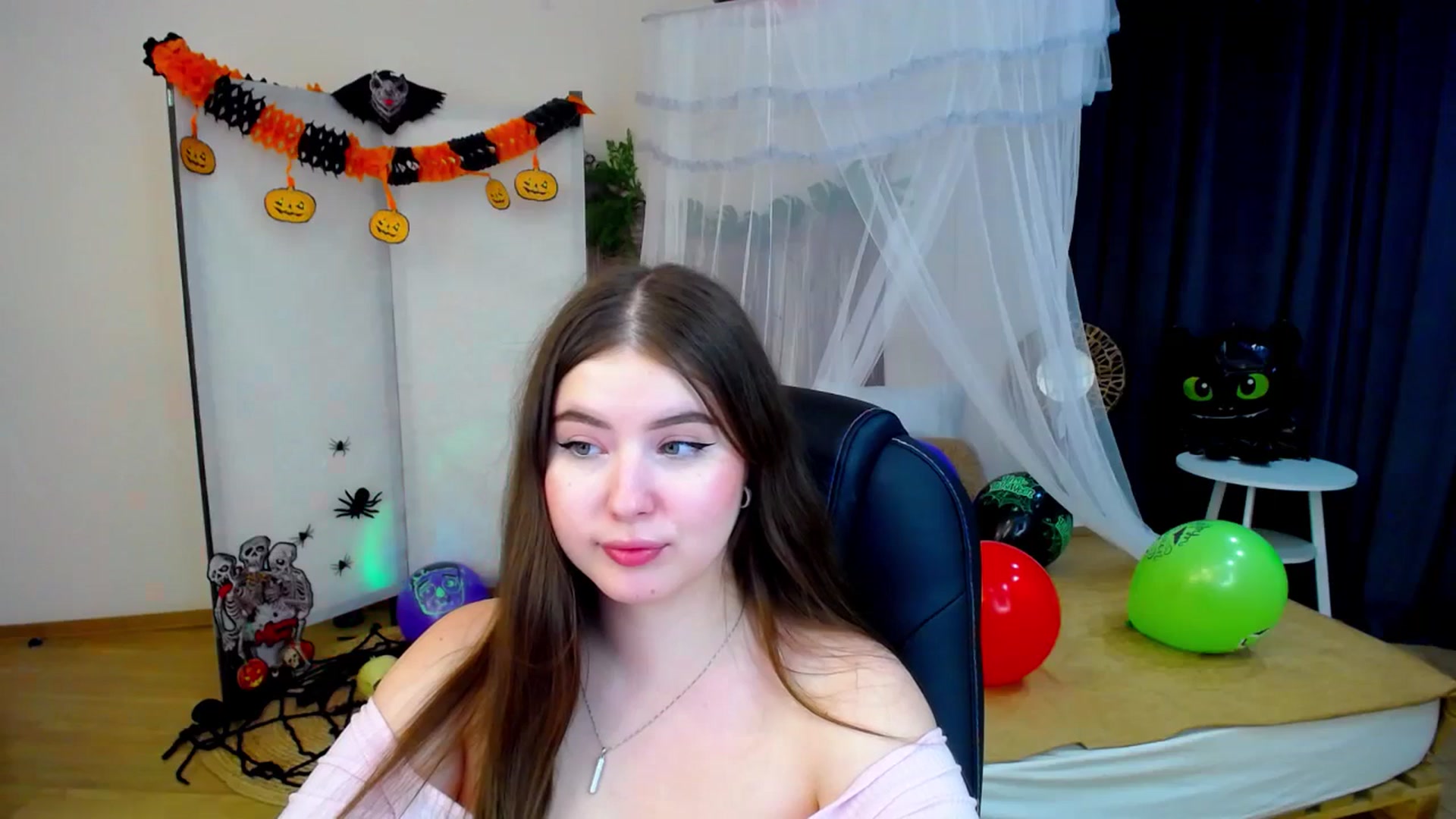 Gallery image thumbnail from AdmireMyEyes's myfreecams stream on, 10/26/2024, 01:03 image 10 of 20