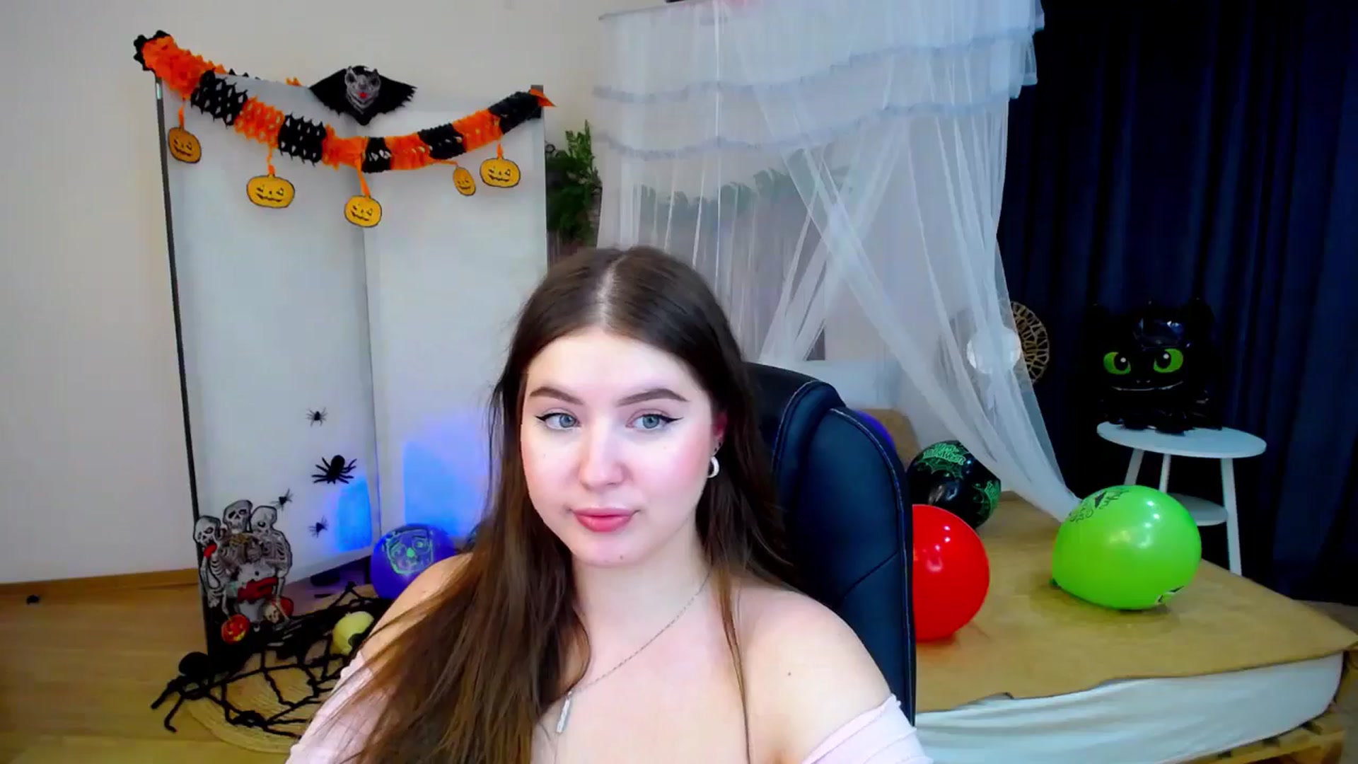 Gallery image thumbnail from AdmireMyEyes's myfreecams stream on, 10/26/2024, 01:03 image 15 of 20