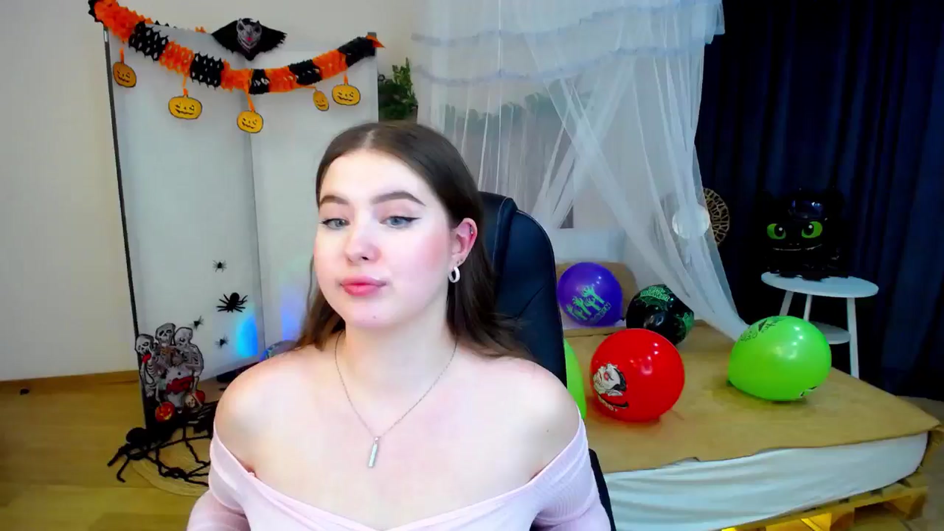 Gallery image thumbnail from AdmireMyEyes's myfreecams stream on, 10/26/2024, 01:03 image 18 of 20