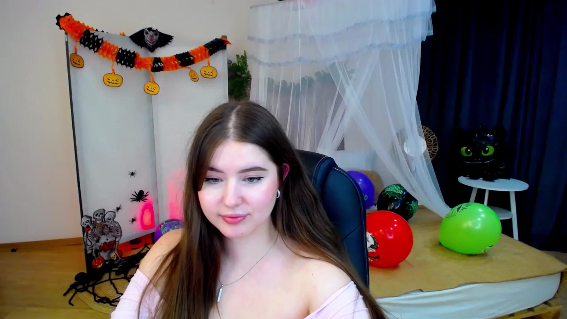 Gallery image thumbnail from AdmireMyEyes's myfreecams stream on, 10/26/2024, 01:03 image 16 of 20