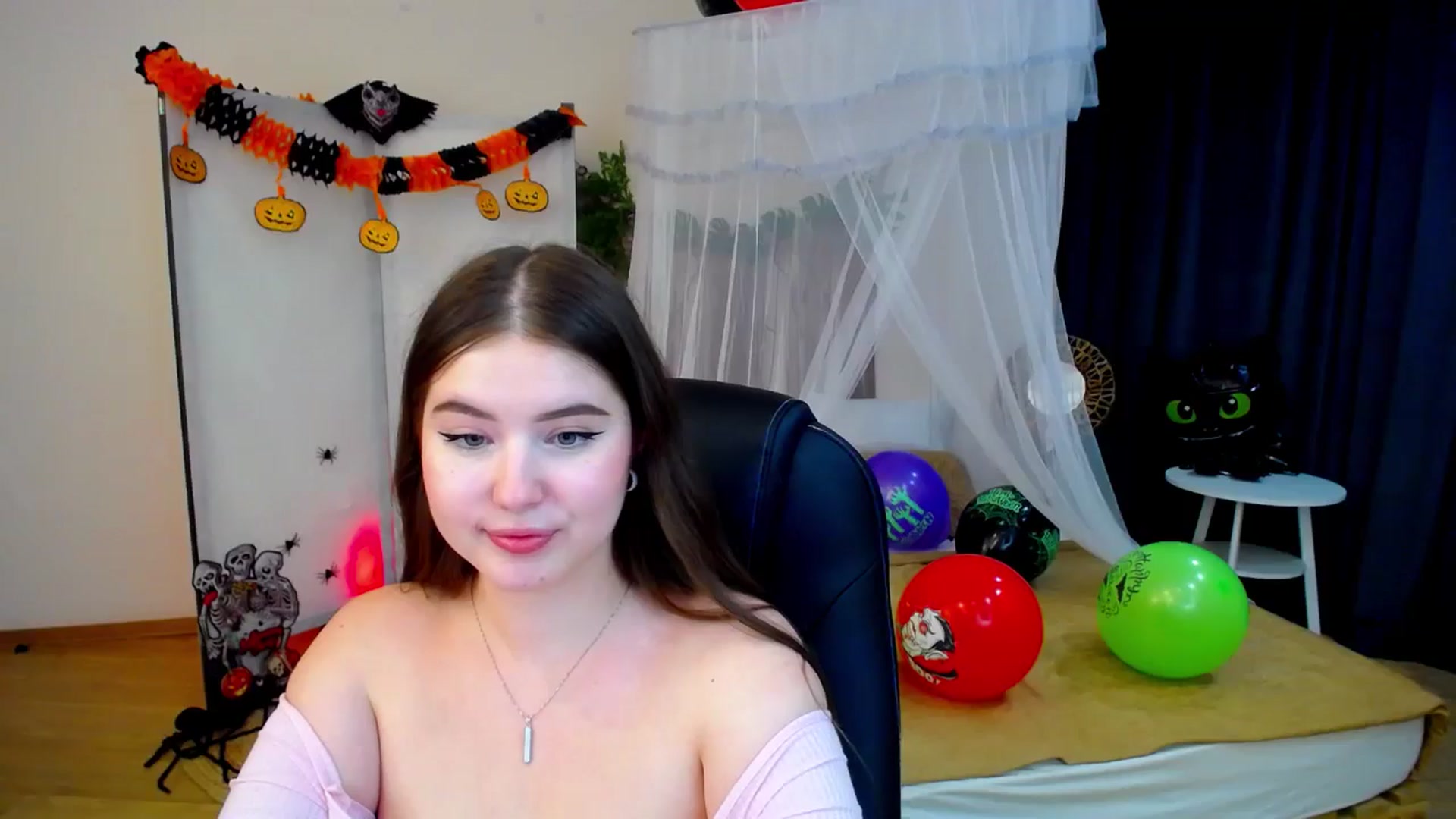 Gallery image thumbnail from AdmireMyEyes's myfreecams stream on, 10/26/2024, 02:54 image 13 of 20