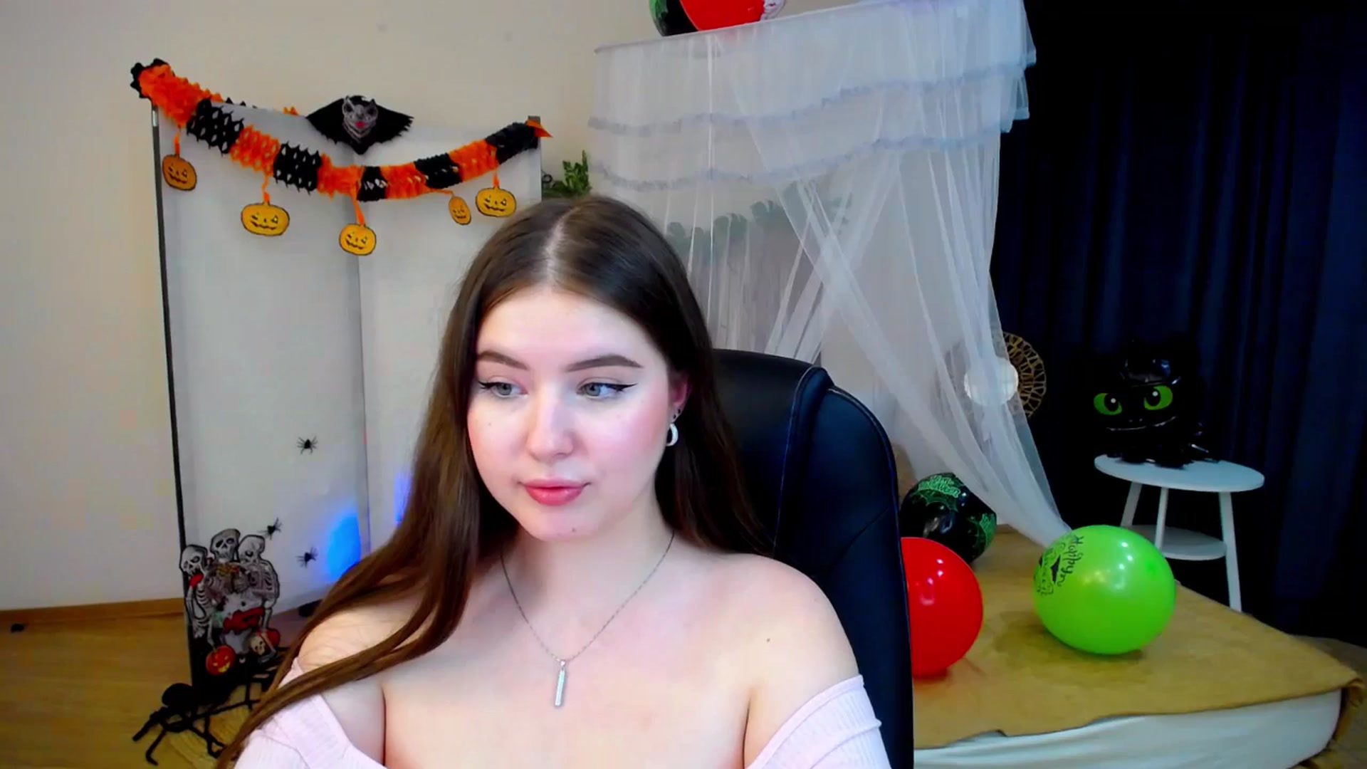 Gallery image thumbnail from AdmireMyEyes's myfreecams stream on, 10/26/2024, 02:54 image 17 of 20