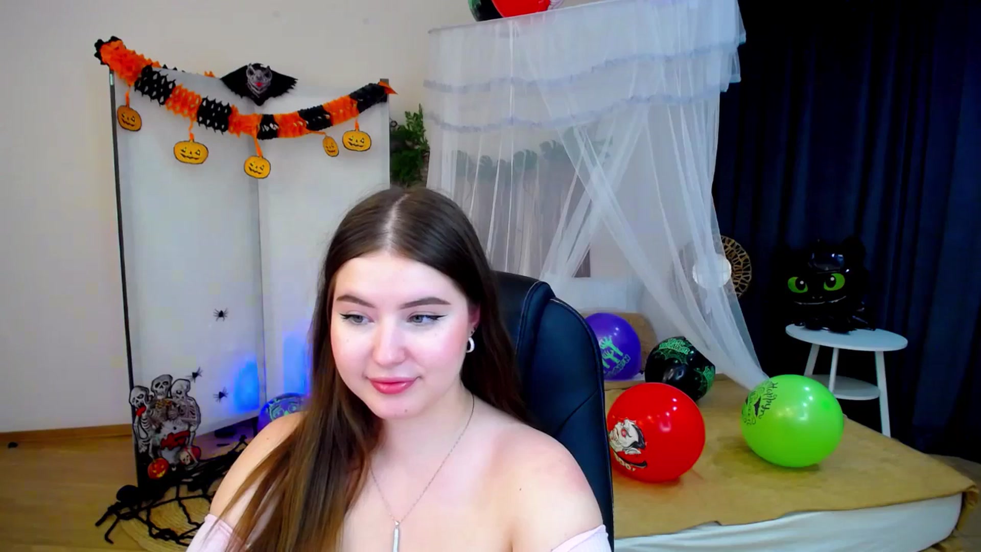 Gallery image thumbnail from AdmireMyEyes's myfreecams stream on, 10/26/2024, 02:54 image 7 of 20