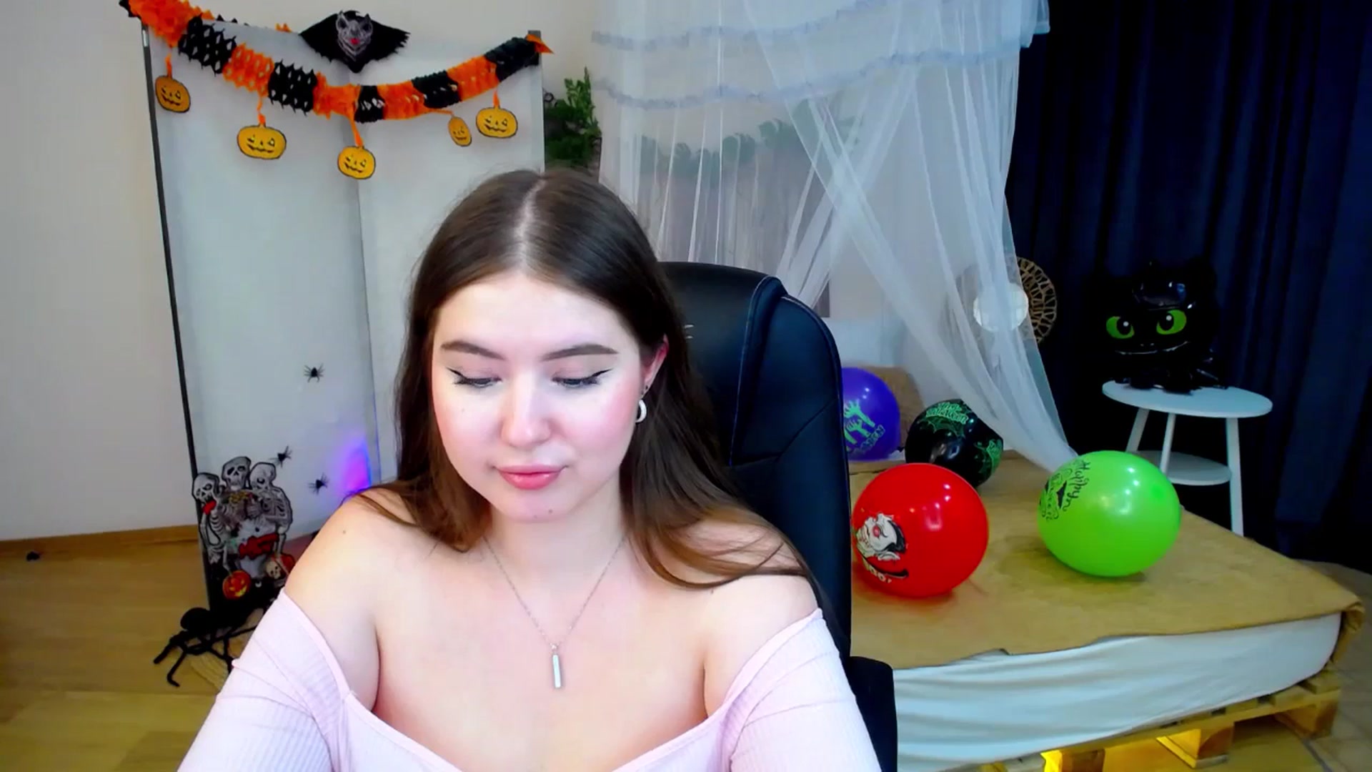 Gallery image thumbnail from AdmireMyEyes's myfreecams stream on, 10/26/2024, 02:54 image 11 of 20
