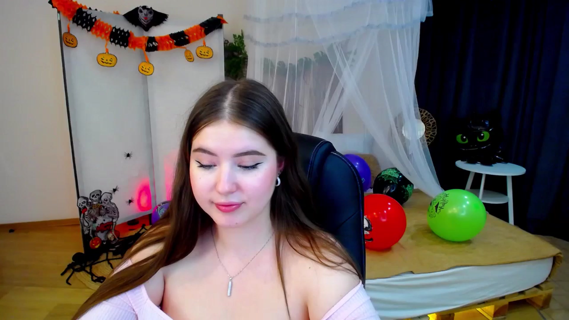 Gallery image thumbnail from AdmireMyEyes's myfreecams stream on, 10/26/2024, 02:54 image 15 of 20