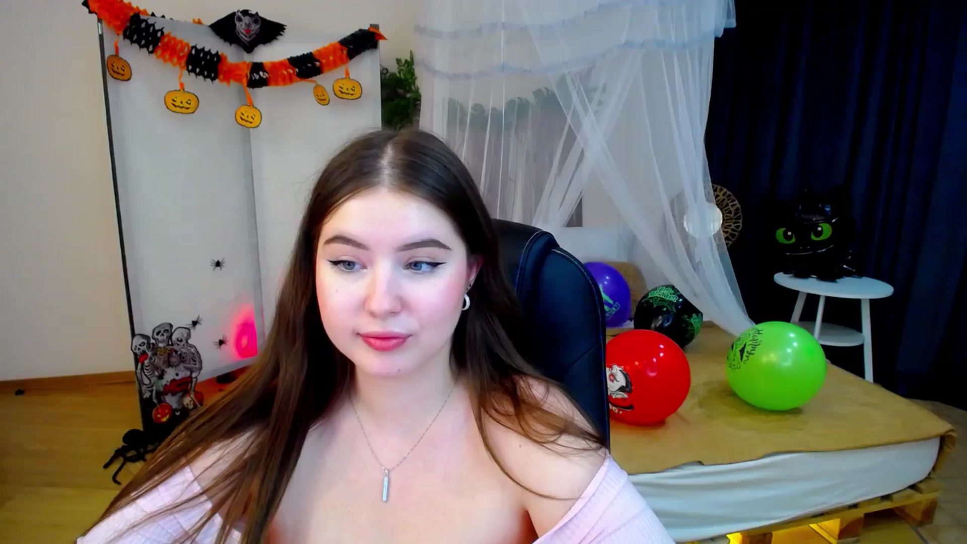 Gallery image thumbnail from AdmireMyEyes's myfreecams stream on, 10/26/2024, 02:54 image 14 of 20
