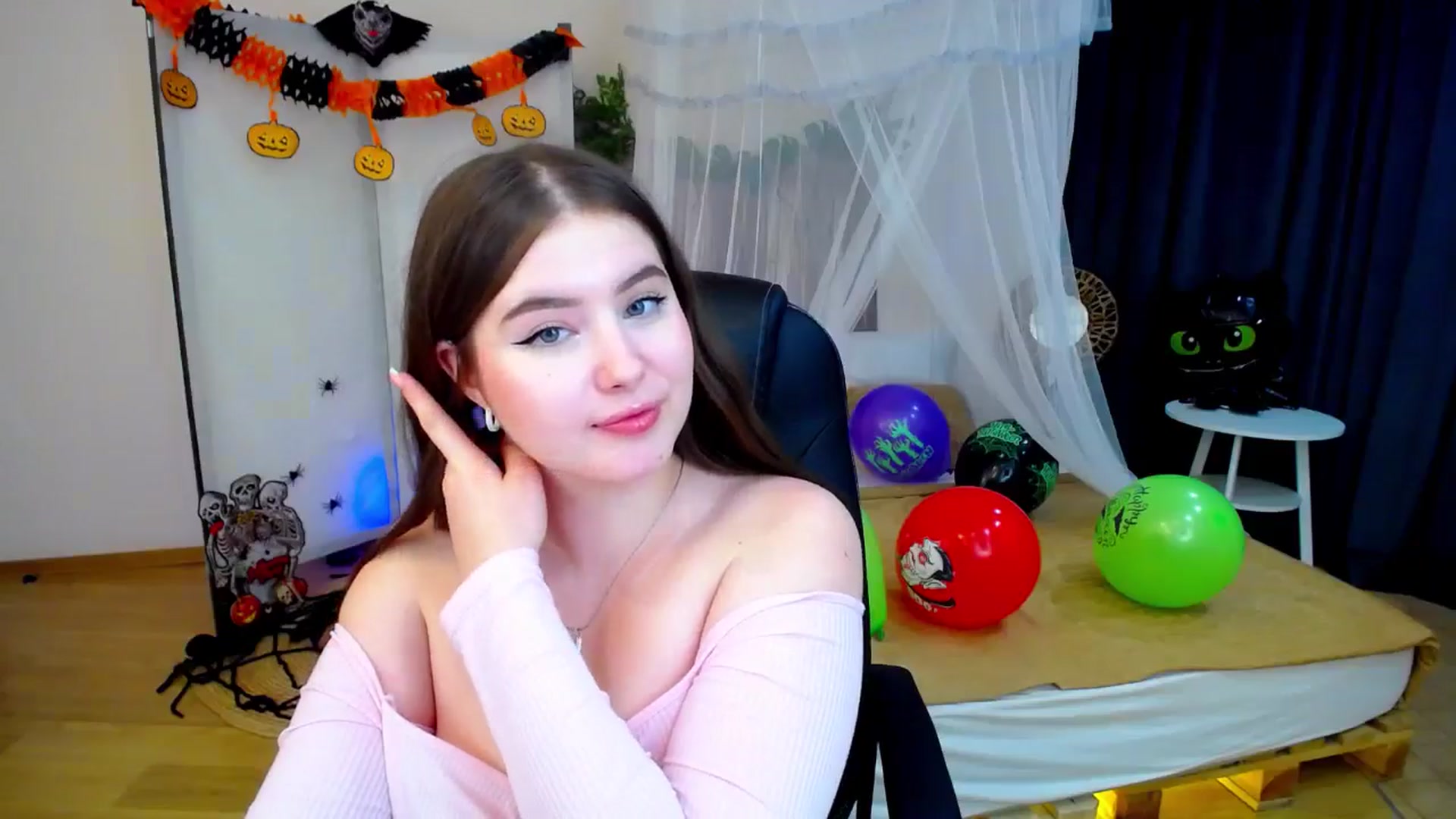 Gallery image thumbnail from AdmireMyEyes's myfreecams stream on, 10/26/2024, 02:54 image 10 of 20