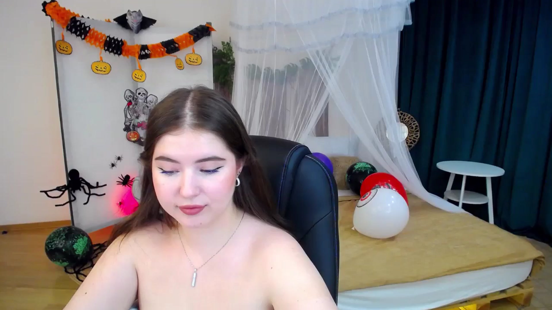 Gallery image thumbnail from AdmireMyEyes's myfreecams stream on, 10/28/2024, 07:29 image 18 of 20