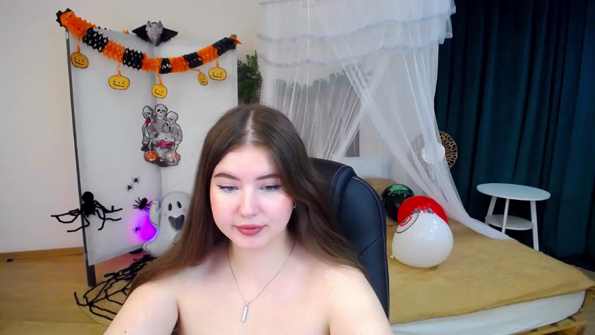 Gallery image thumbnail from AdmireMyEyes's myfreecams stream on, 10/28/2024, 07:29 image 5 of 20