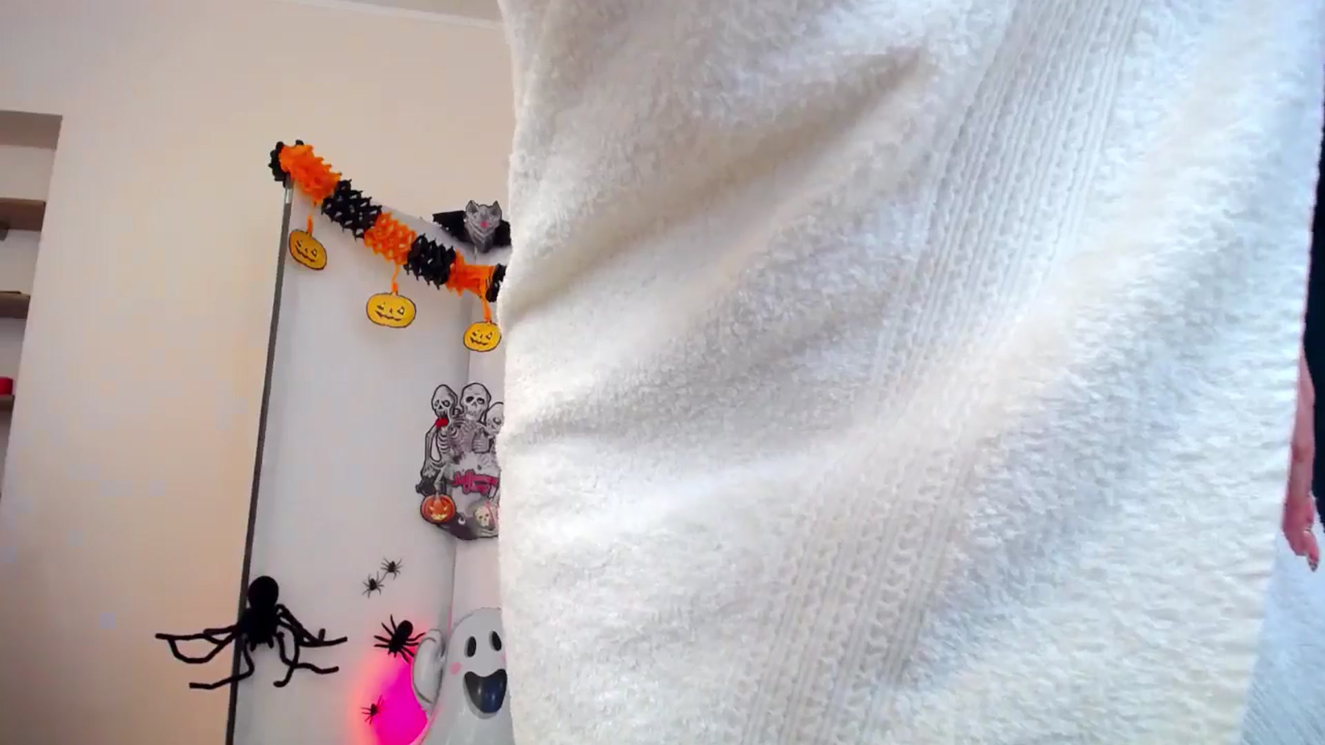 Gallery image thumbnail from AdmireMyEyes's myfreecams stream on, 10/28/2024, 07:29 image 11 of 20