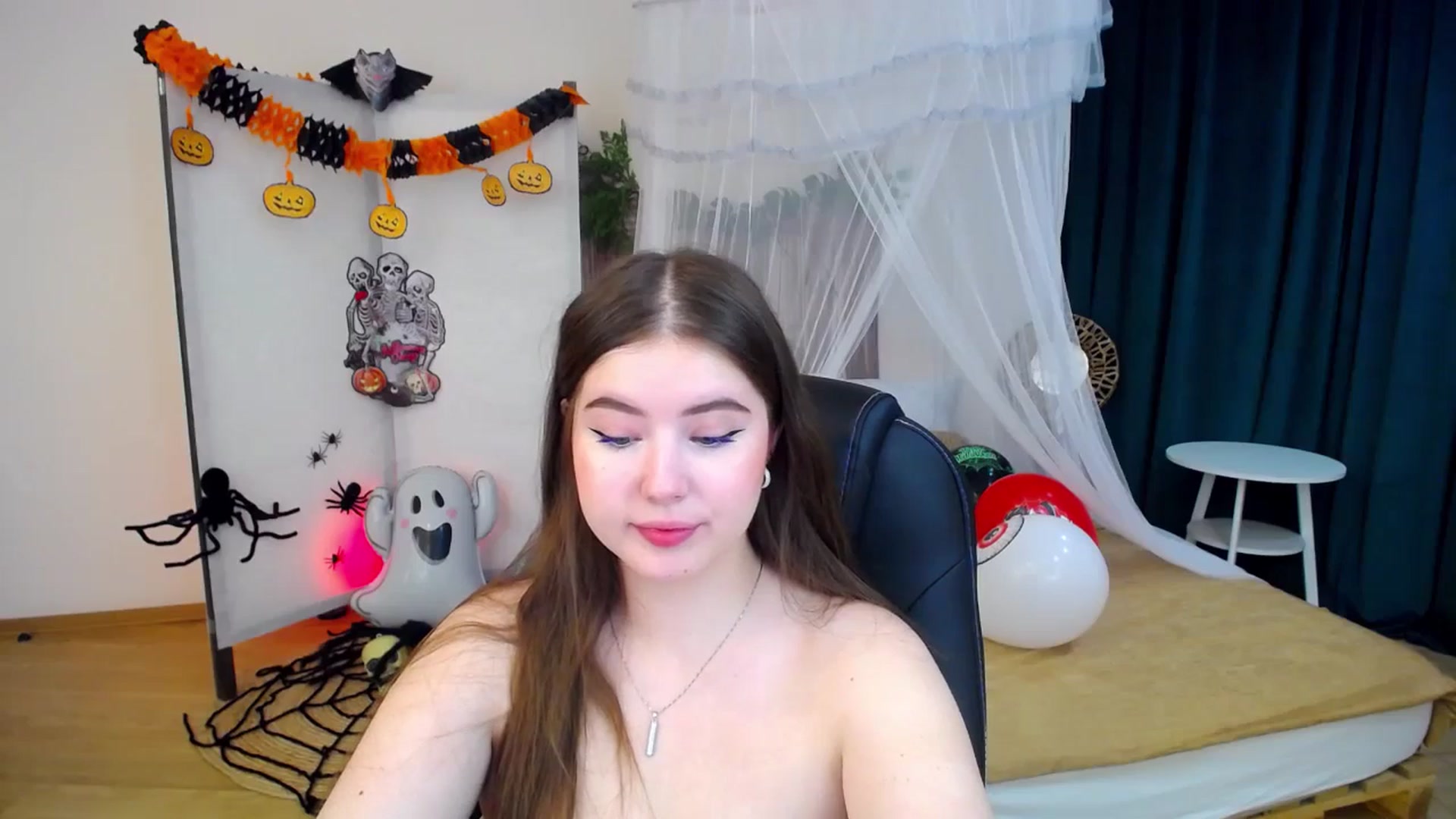 Gallery image thumbnail from AdmireMyEyes's myfreecams stream on, 10/28/2024, 07:29 image 2 of 20