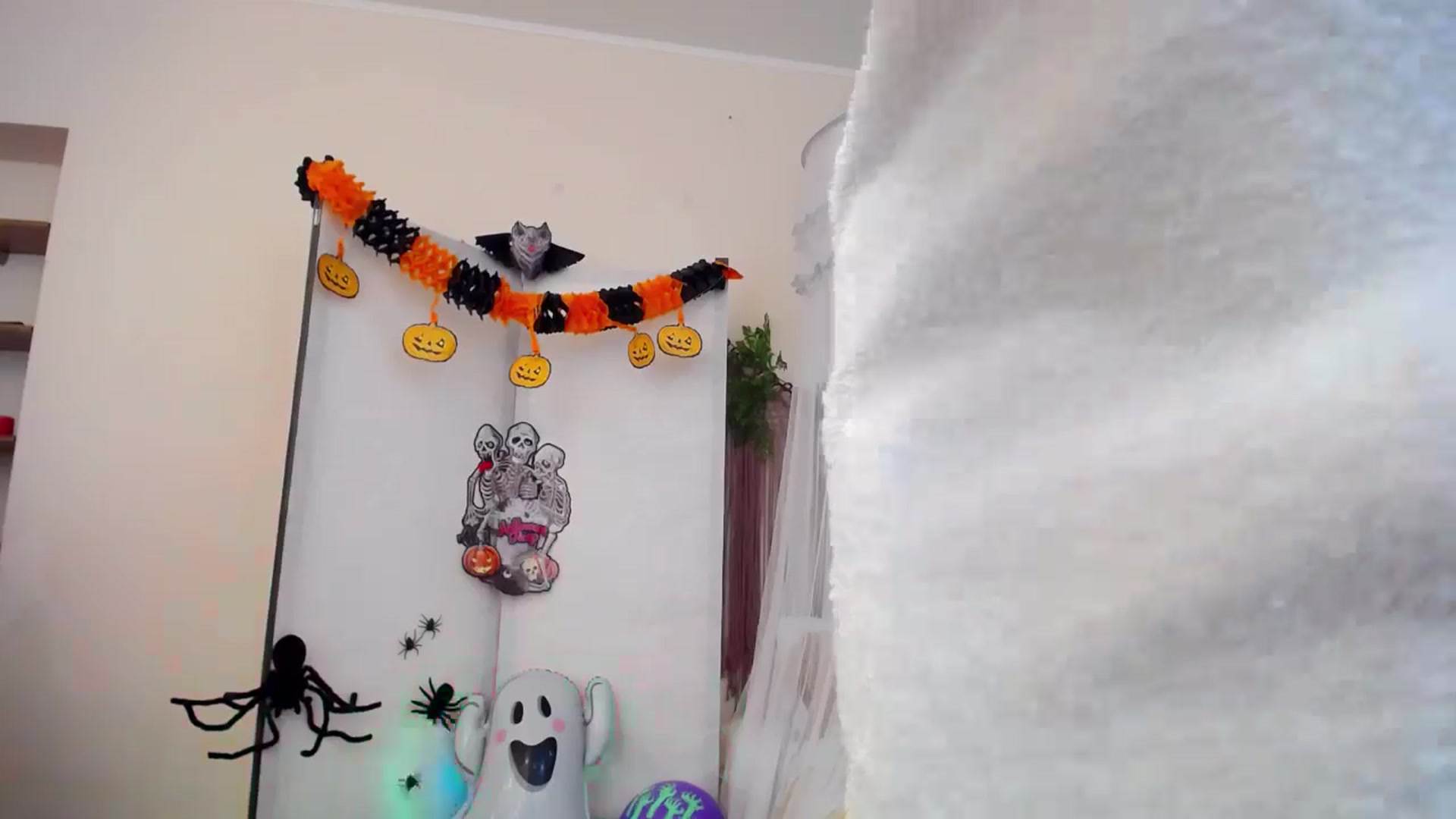 Gallery image thumbnail from AdmireMyEyes's myfreecams stream on, 10/28/2024, 07:29 image 12 of 20