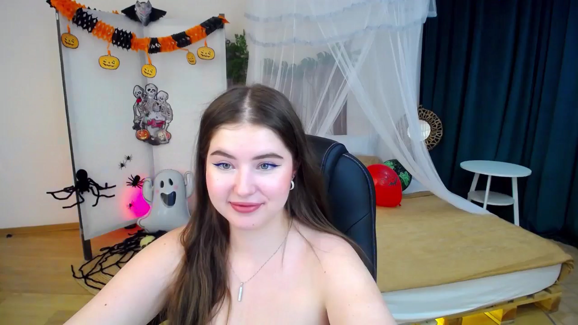 Gallery image thumbnail from AdmireMyEyes's myfreecams stream on, 10/28/2024, 09:57 image 14 of 20