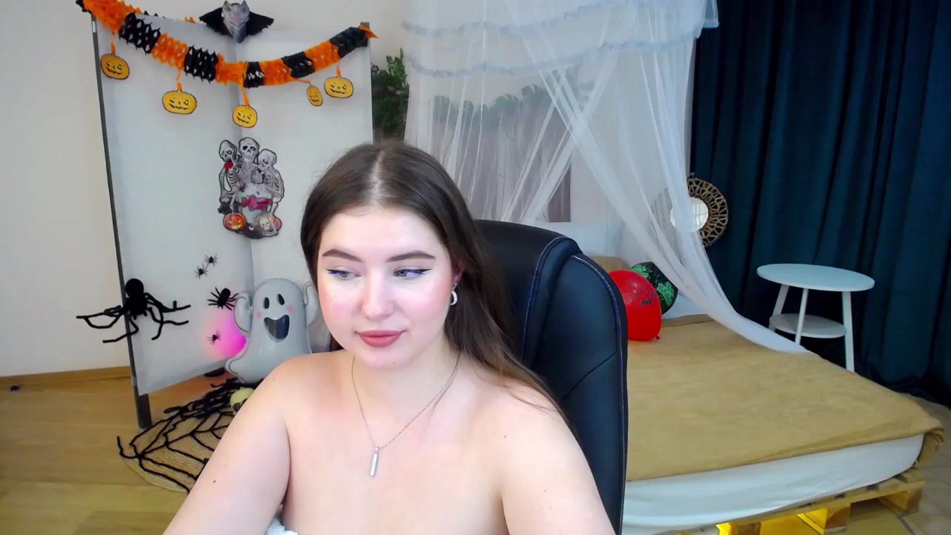 Gallery image thumbnail from AdmireMyEyes's myfreecams stream on, 10/28/2024, 09:57 image 19 of 20