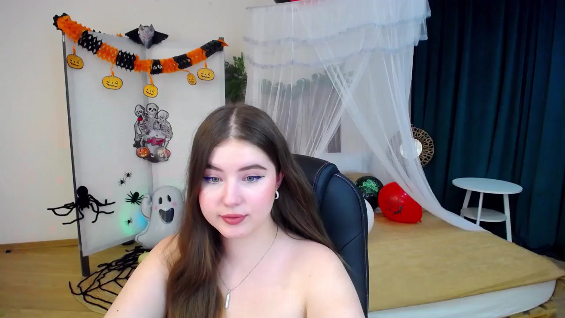 Gallery image thumbnail from AdmireMyEyes's myfreecams stream on, 10/28/2024, 09:57 image 1 of 20