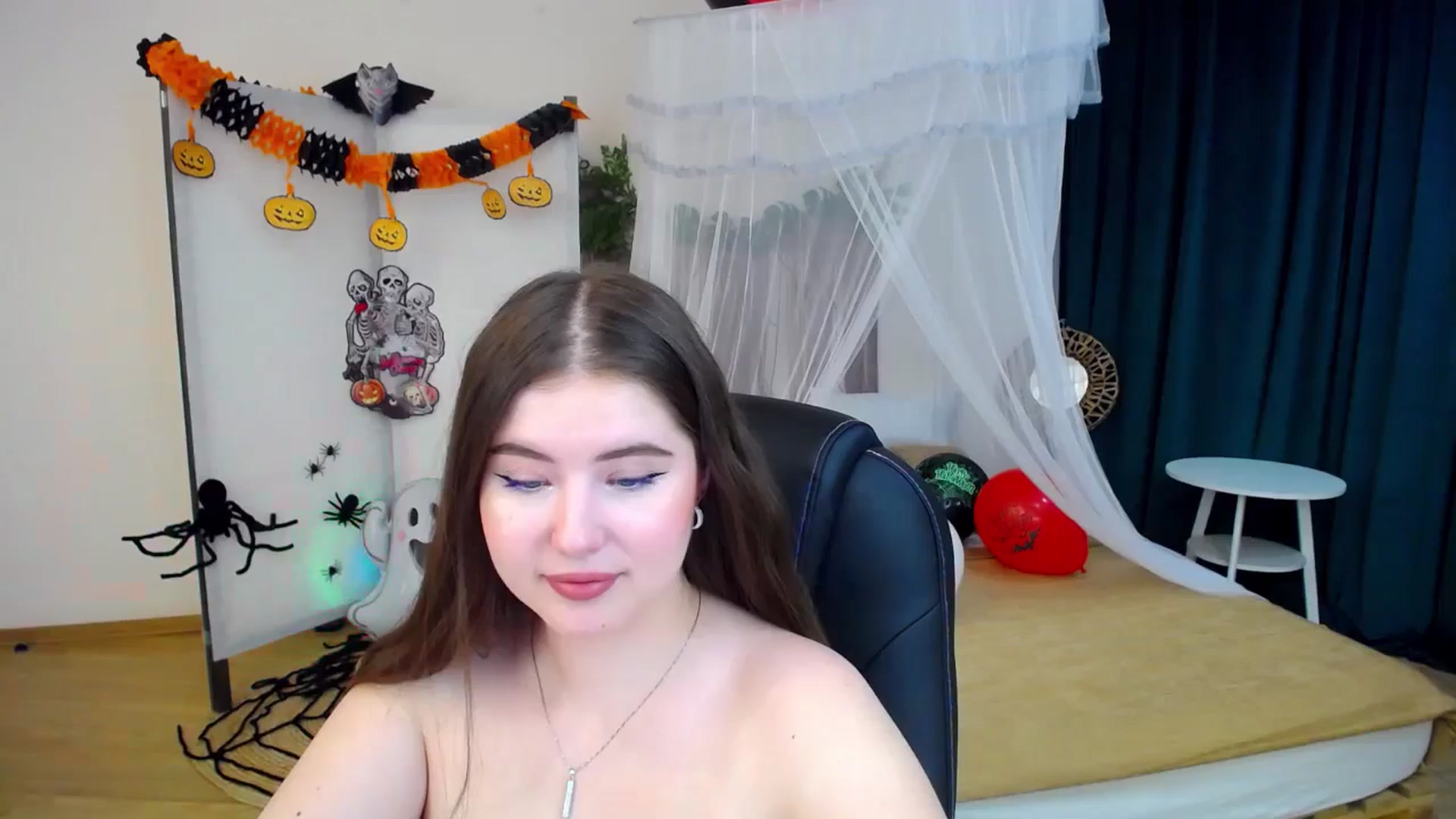 Gallery image thumbnail from AdmireMyEyes's myfreecams stream on, 10/28/2024, 09:57 image 2 of 20