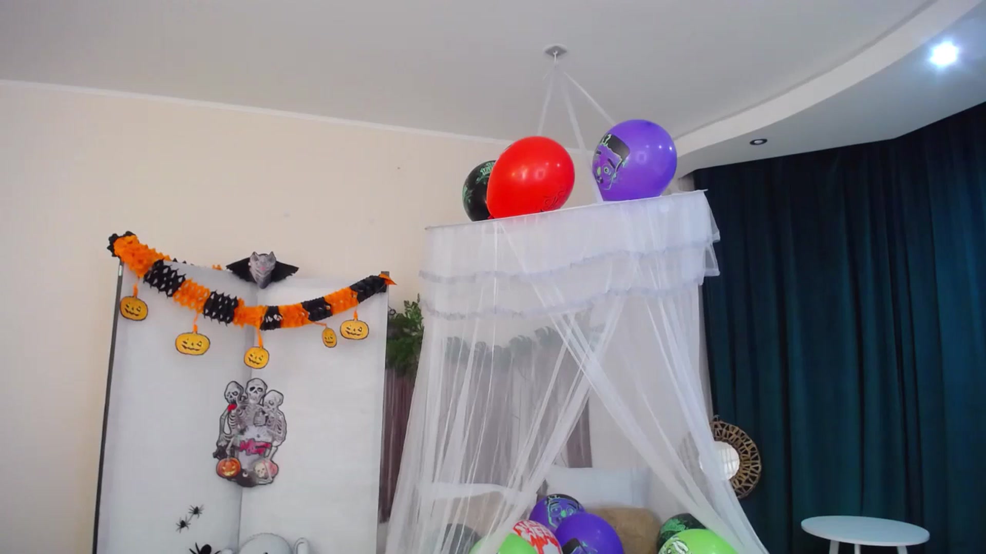 Gallery image thumbnail from AdmireMyEyes's myfreecams stream on, 10/29/2024, 05:39 image 4 of 20