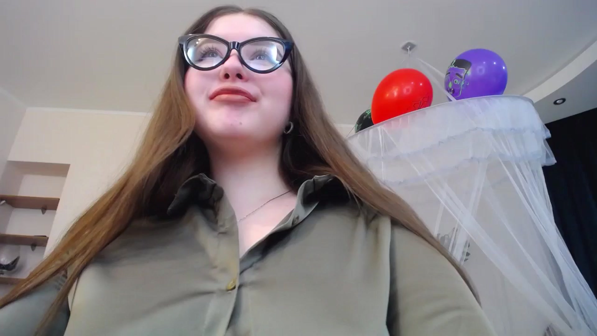 Gallery image thumbnail from AdmireMyEyes's myfreecams stream on, 10/29/2024, 05:39 image 16 of 20