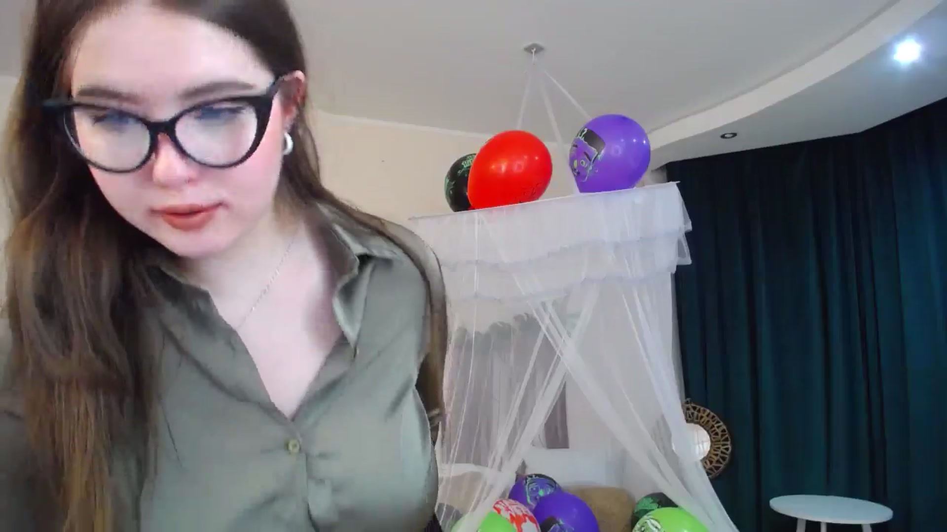 Gallery image thumbnail from AdmireMyEyes's myfreecams stream on, 10/29/2024, 05:39 image 9 of 20