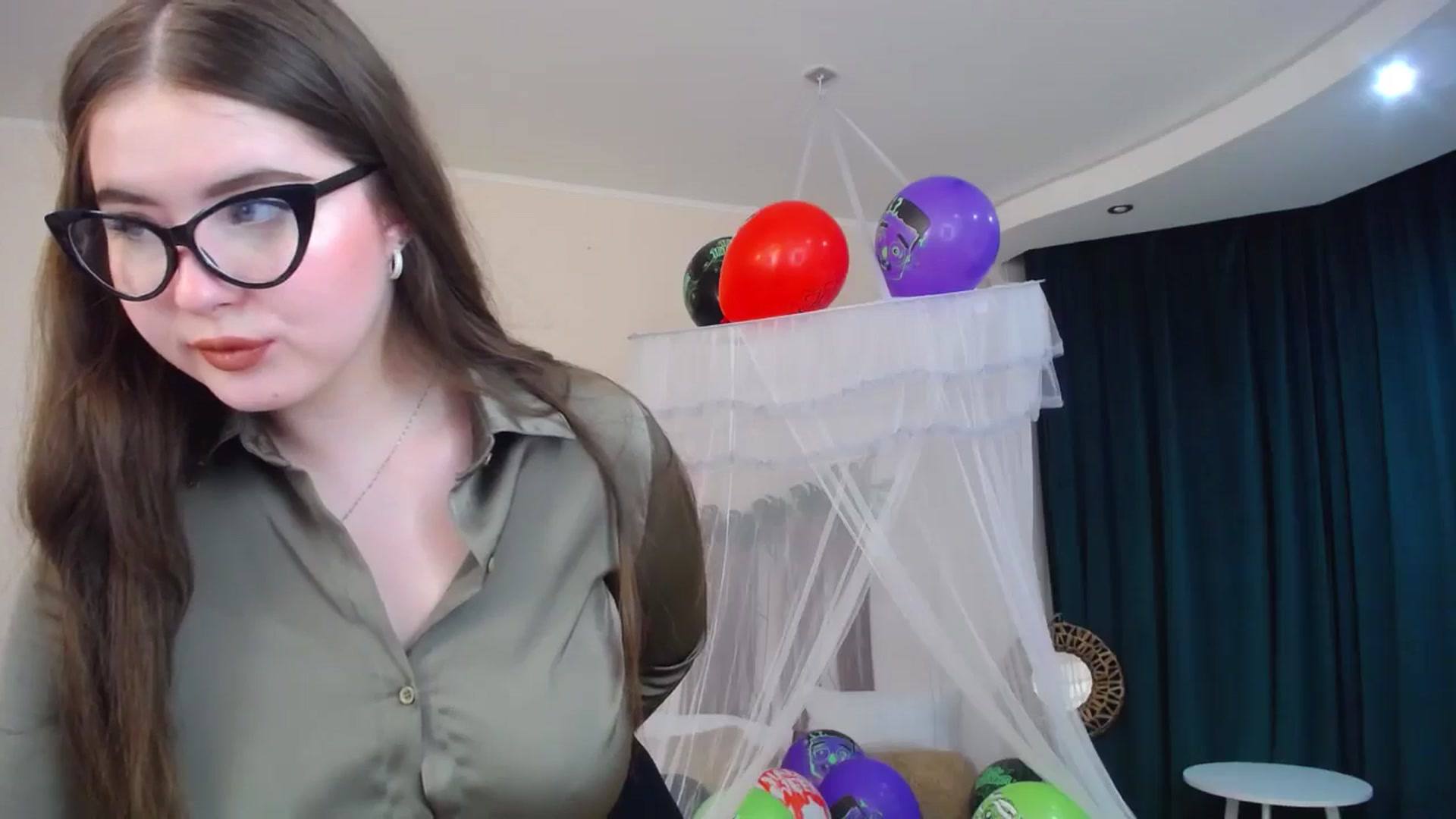 Gallery image thumbnail from AdmireMyEyes's myfreecams stream on, 10/29/2024, 05:39 image 10 of 20