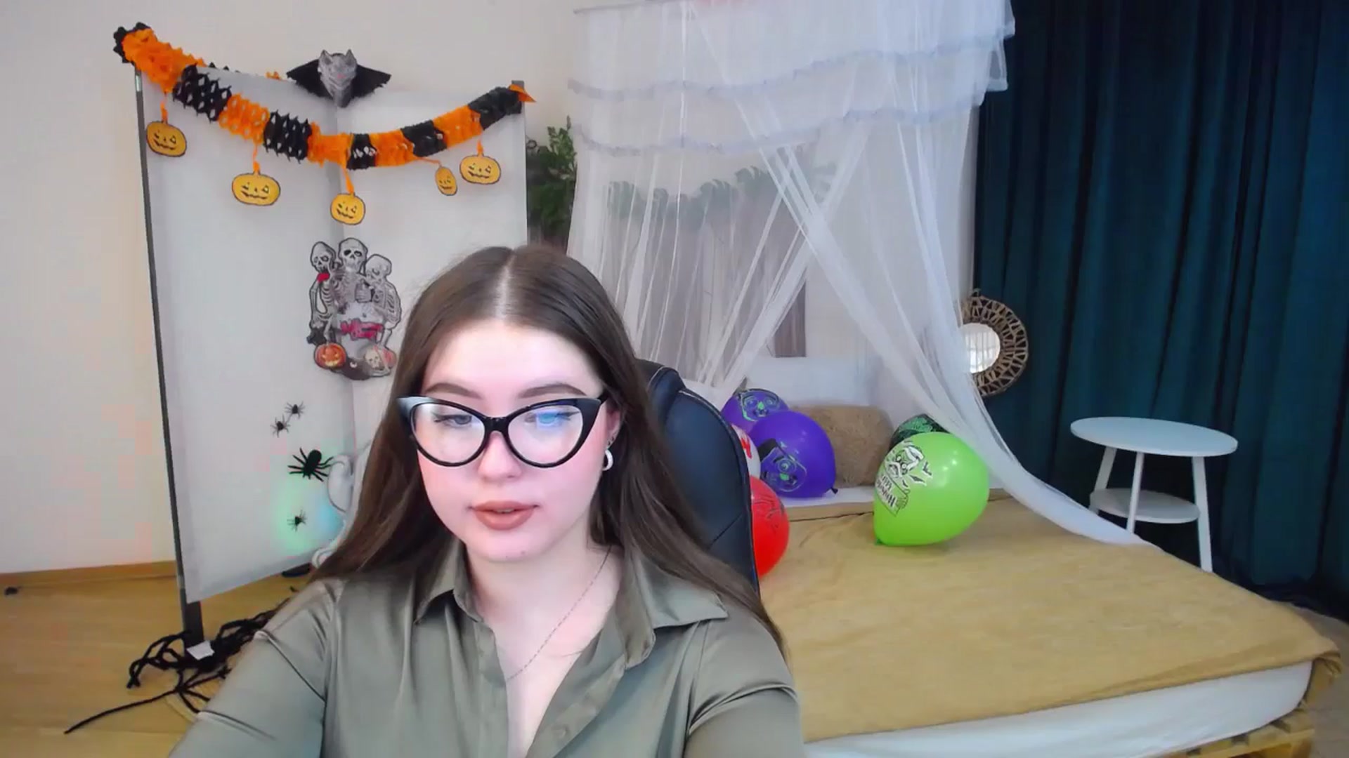 Gallery image thumbnail from AdmireMyEyes's myfreecams stream on, 10/29/2024, 06:37 image 2 of 20