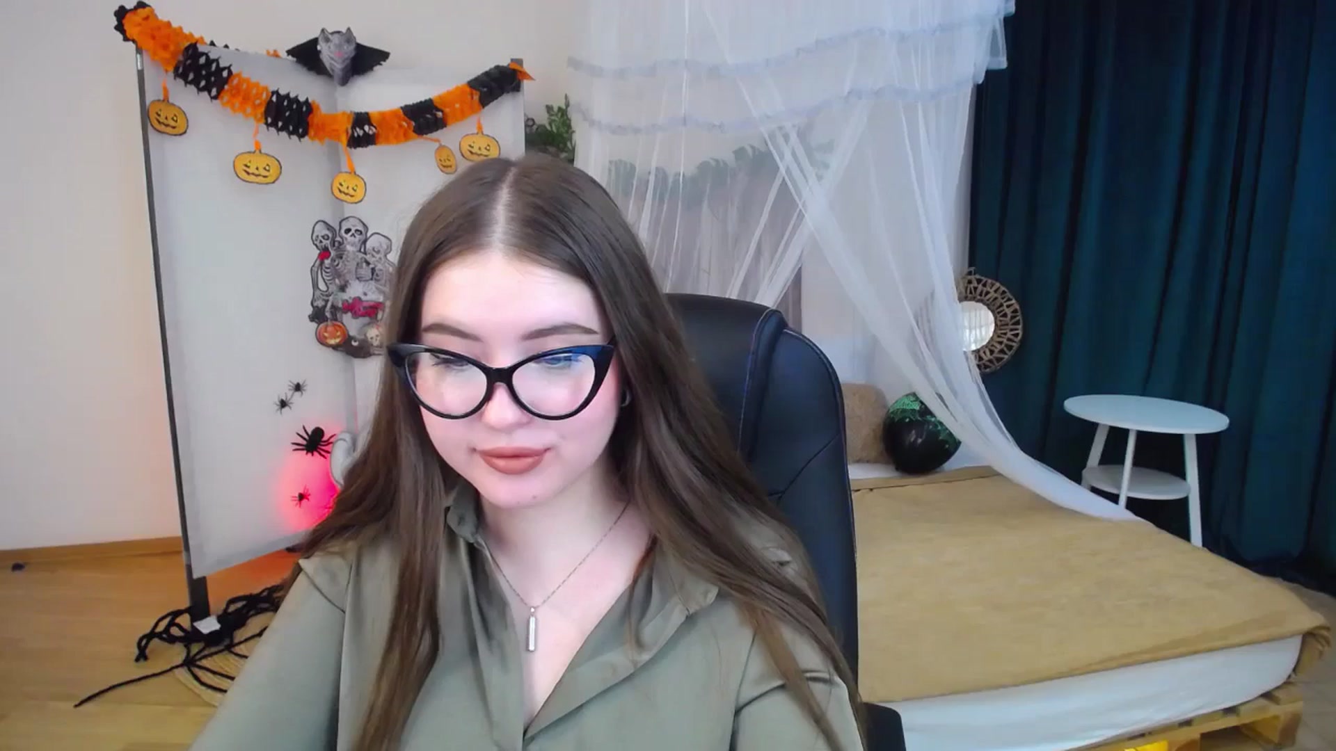 Gallery image thumbnail from AdmireMyEyes's myfreecams stream on, 10/29/2024, 06:37 image 19 of 20