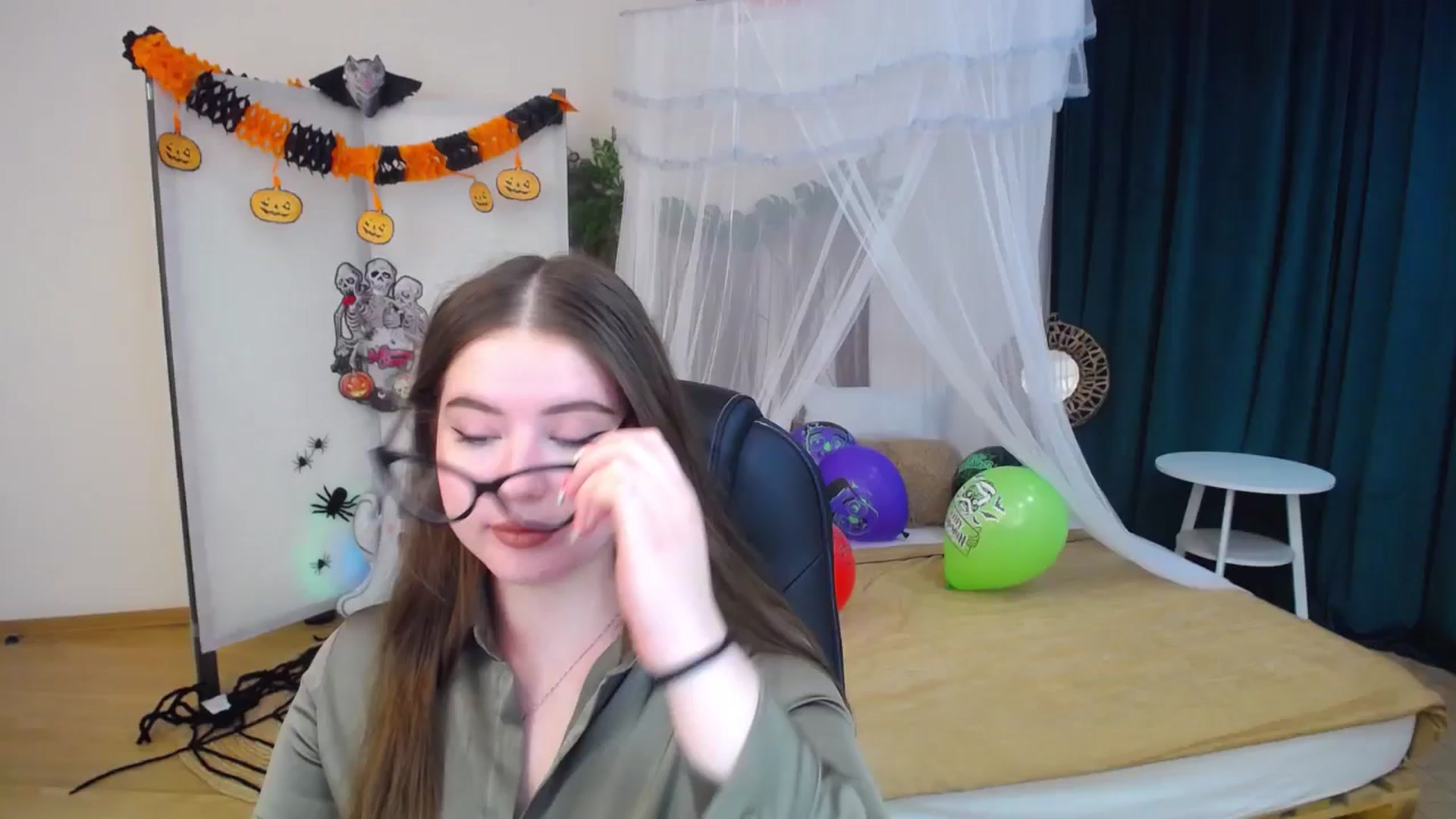 Gallery image thumbnail from AdmireMyEyes's myfreecams stream on, 10/29/2024, 06:37 image 1 of 20