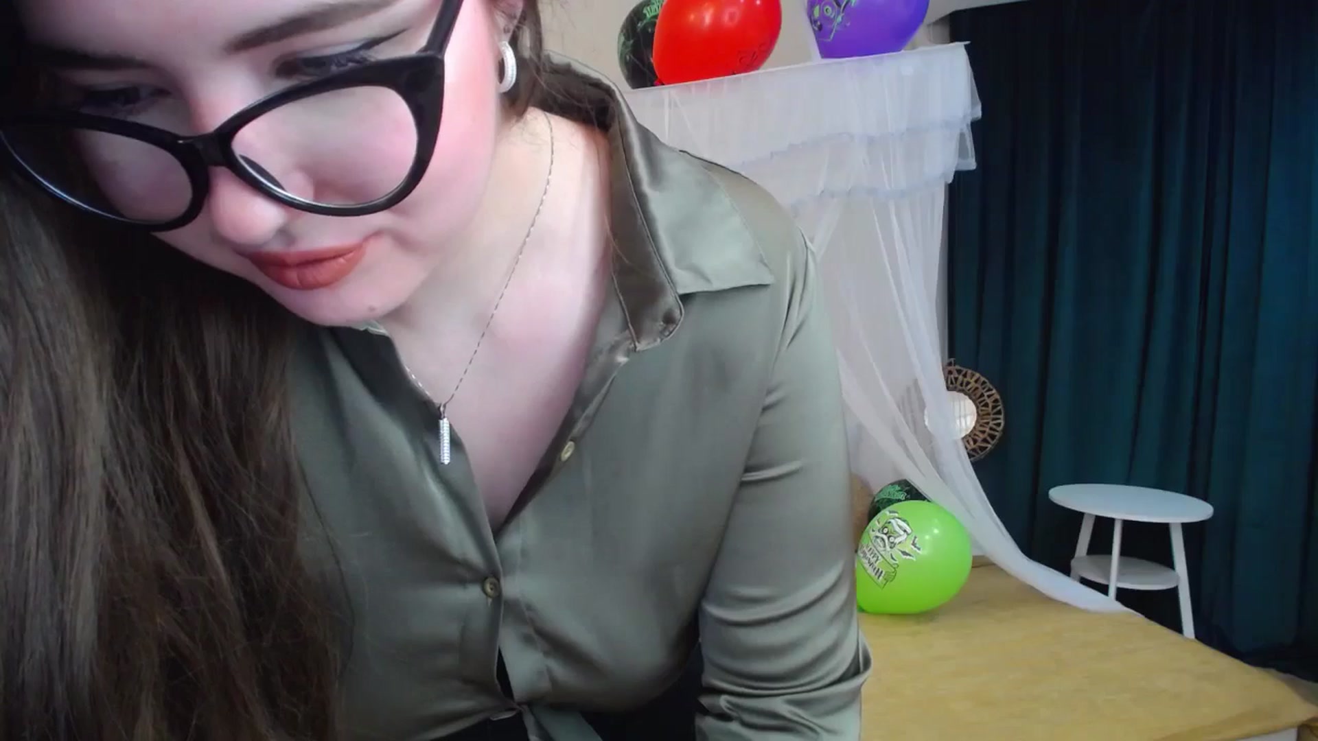 Gallery image thumbnail from AdmireMyEyes's myfreecams stream on, 10/29/2024, 06:37 image 10 of 20