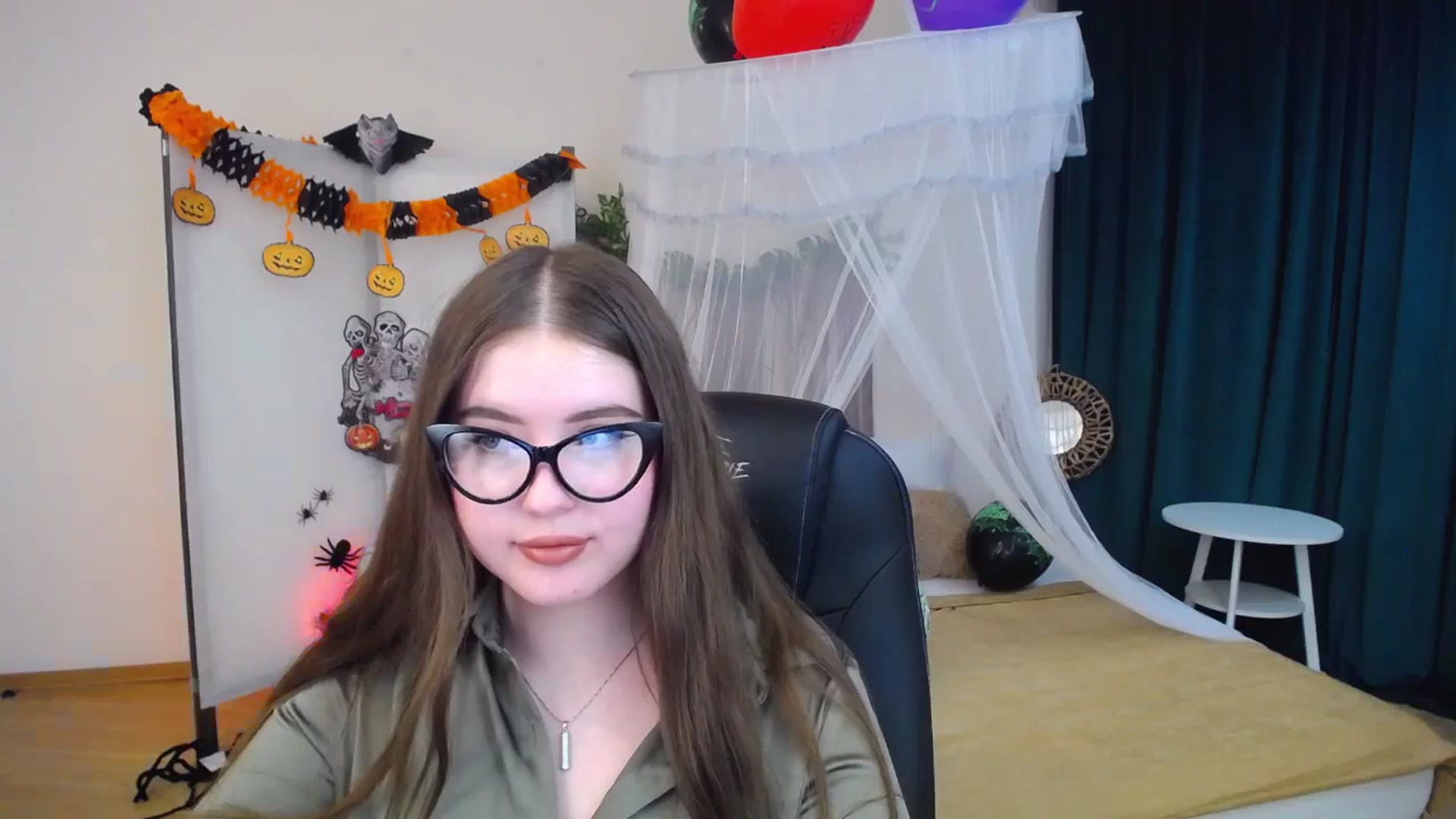 Gallery image thumbnail from AdmireMyEyes's myfreecams stream on, 10/29/2024, 06:37 image 18 of 20