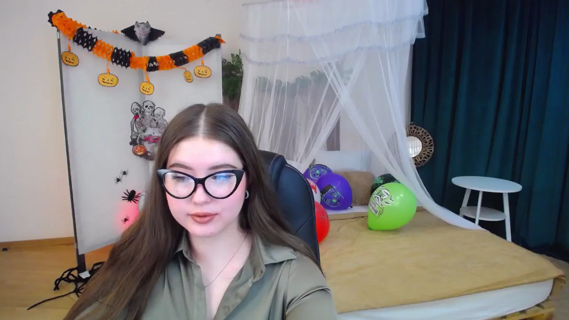 Gallery image thumbnail from AdmireMyEyes's myfreecams stream on, 10/29/2024, 06:37 image 3 of 20