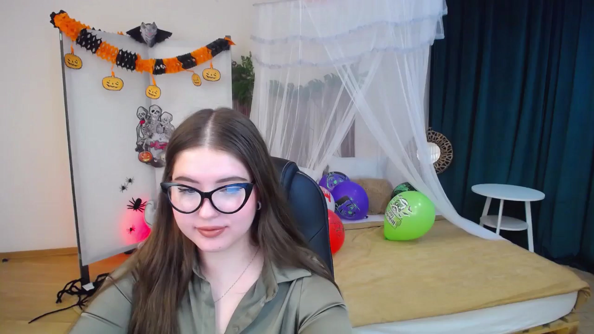 Gallery image thumbnail from AdmireMyEyes's myfreecams stream on, 10/29/2024, 06:37 image 4 of 20